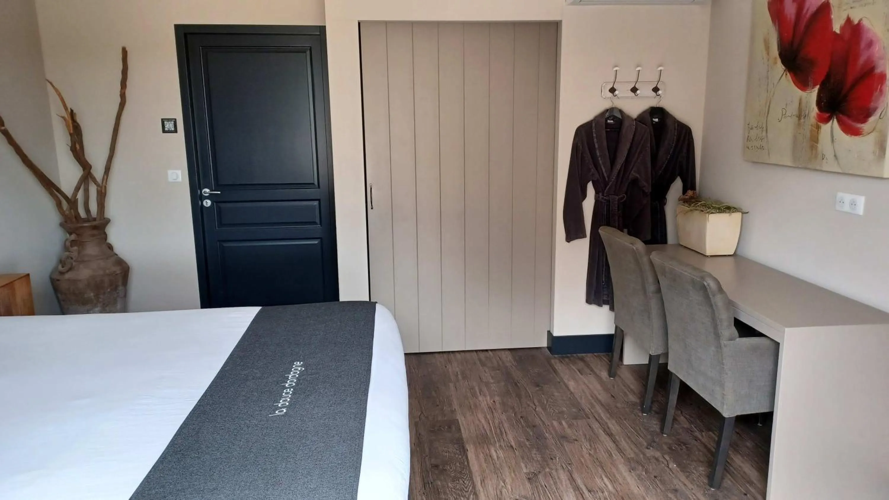 Bedroom, Bed in La Douce Dordogne