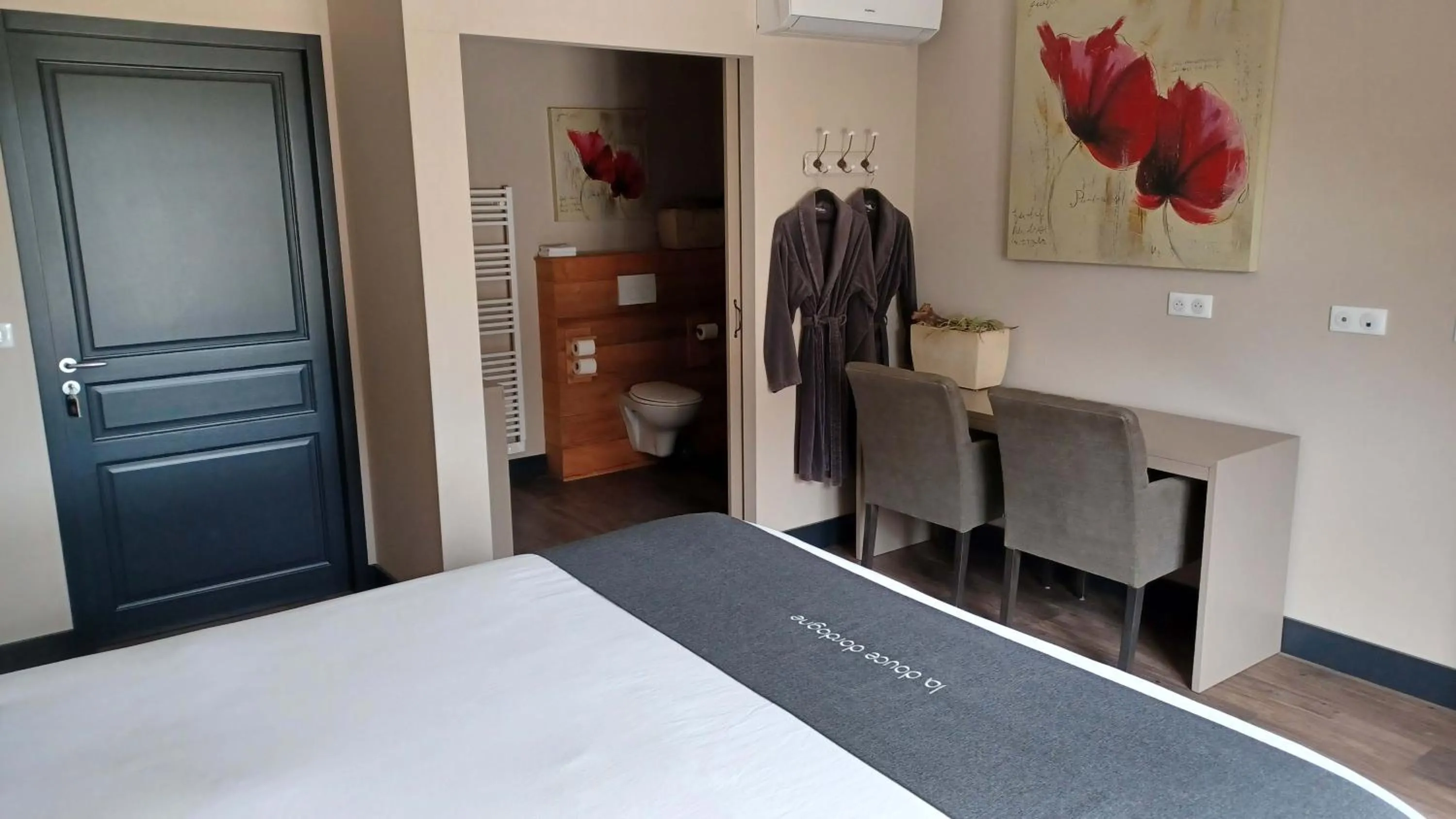 Bedroom, Bed in La Douce Dordogne