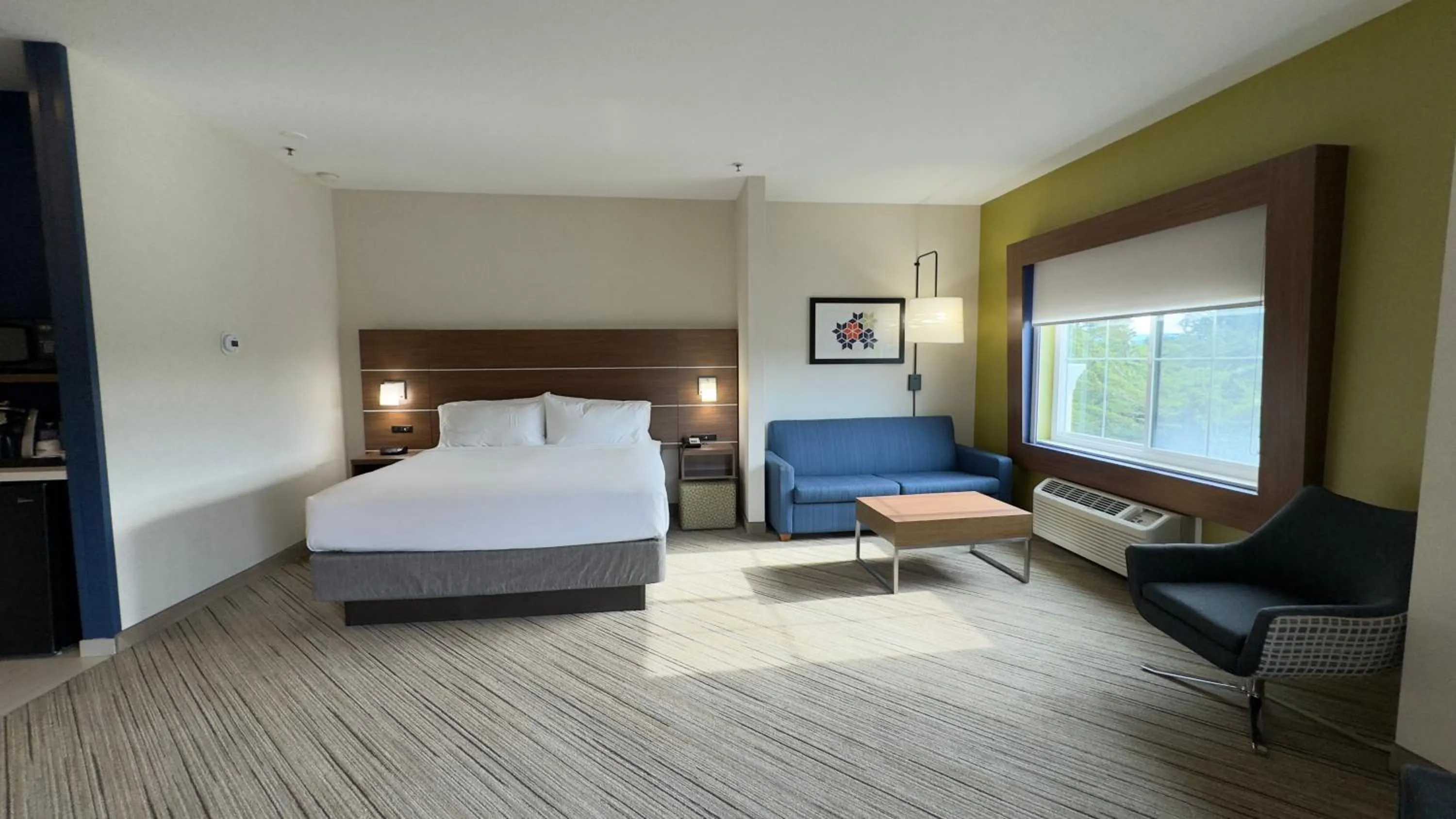 Holiday Inn Express Hotel & Suites Marina by IHG