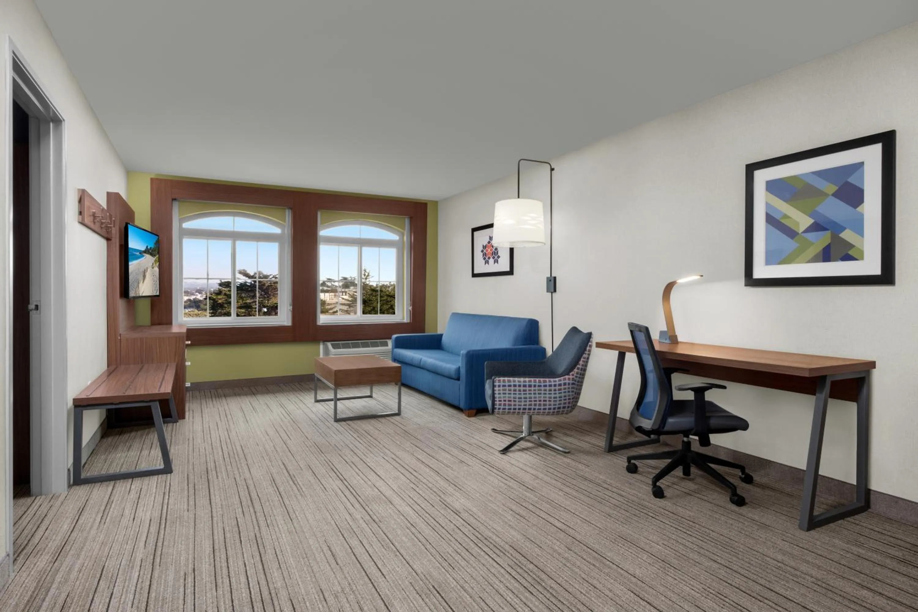 Holiday Inn Express Hotel & Suites Marina by IHG