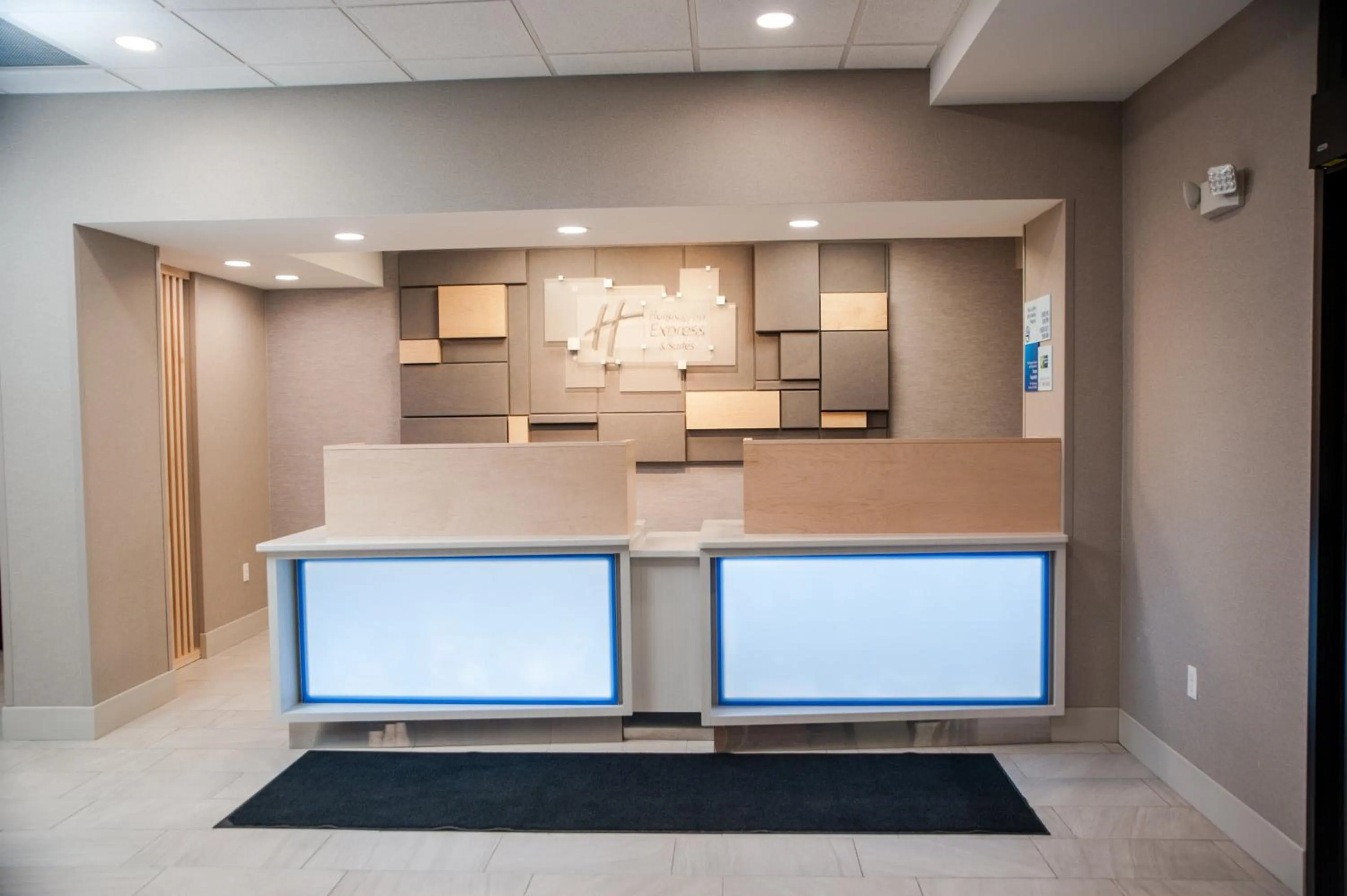 Holiday Inn Express Hotel & Suites Norfolk by IHG