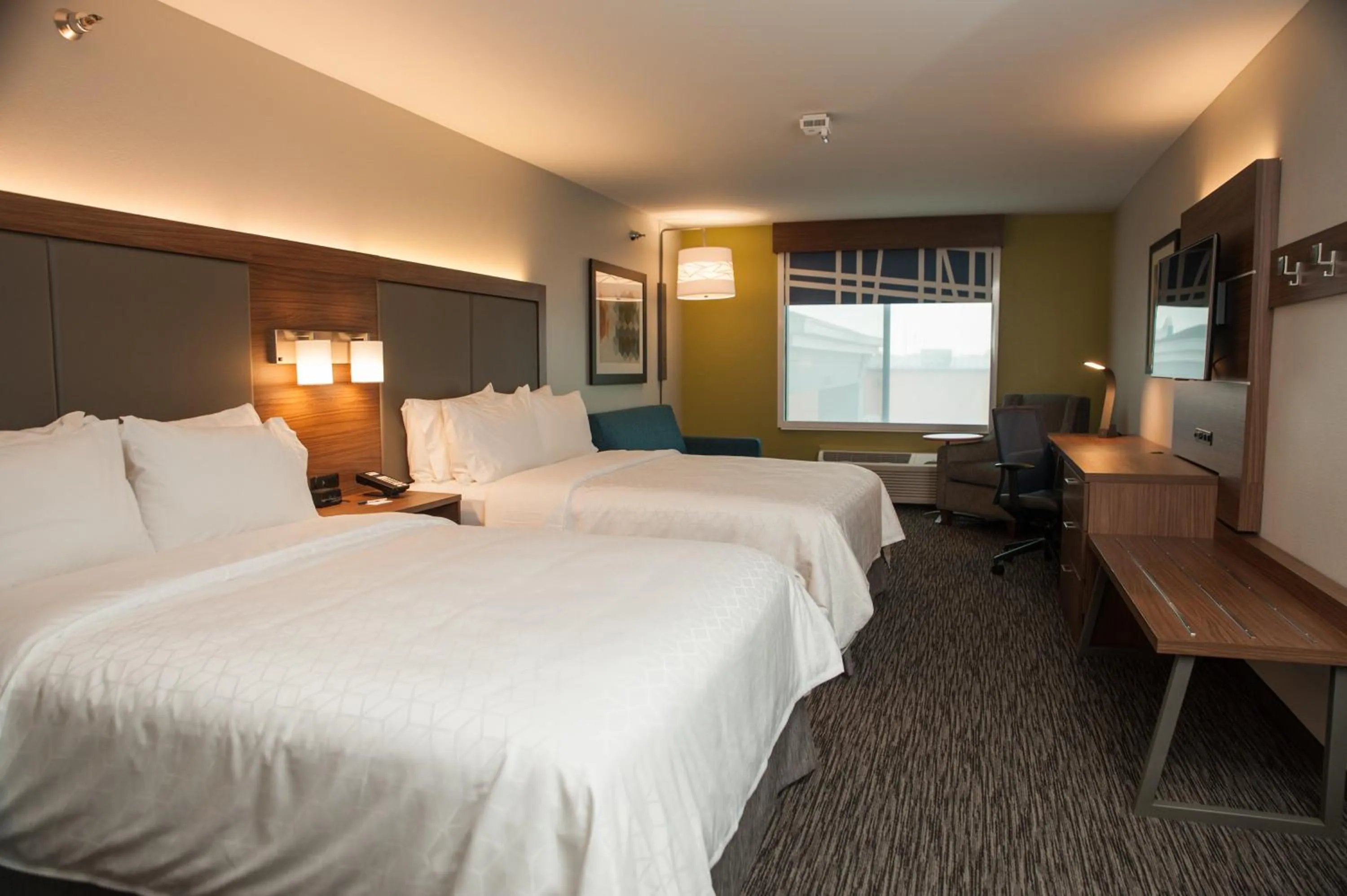 Bed in Holiday Inn Express Hotel & Suites Norfolk by IHG