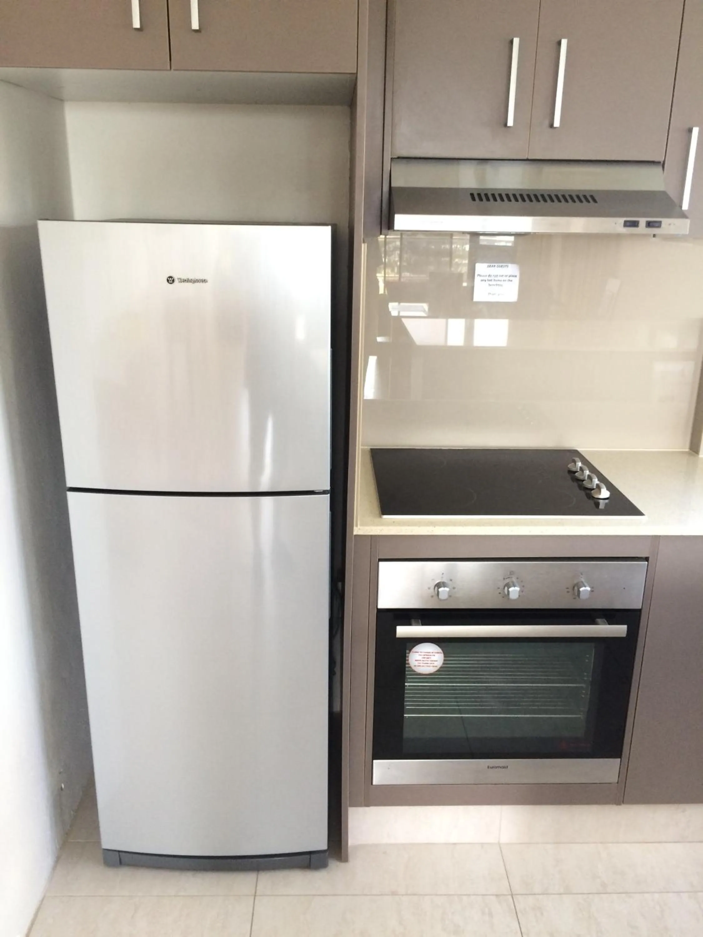 Kitchen or kitchenette in Aristocrat Apartments