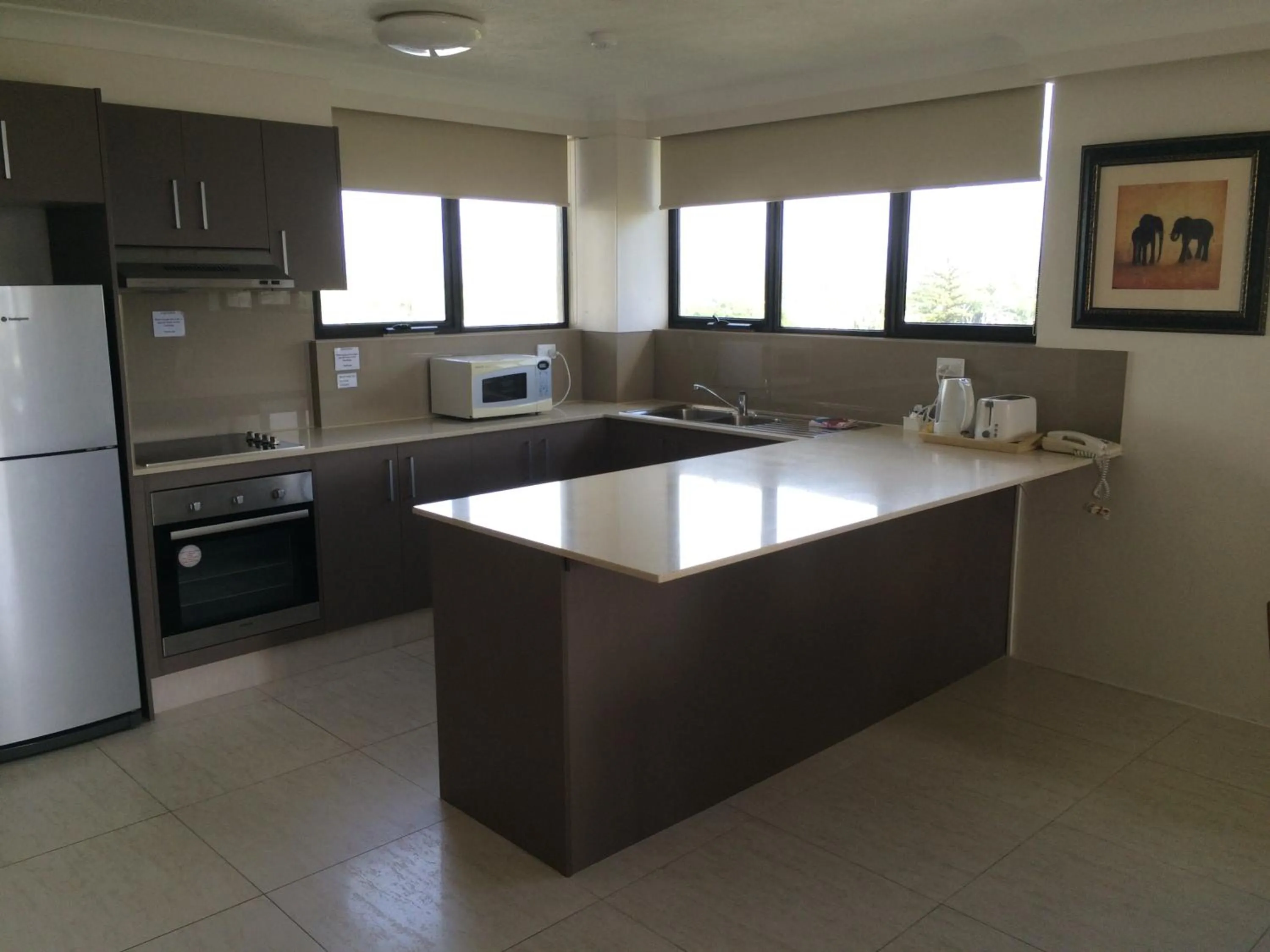 Kitchen or kitchenette in Aristocrat Apartments