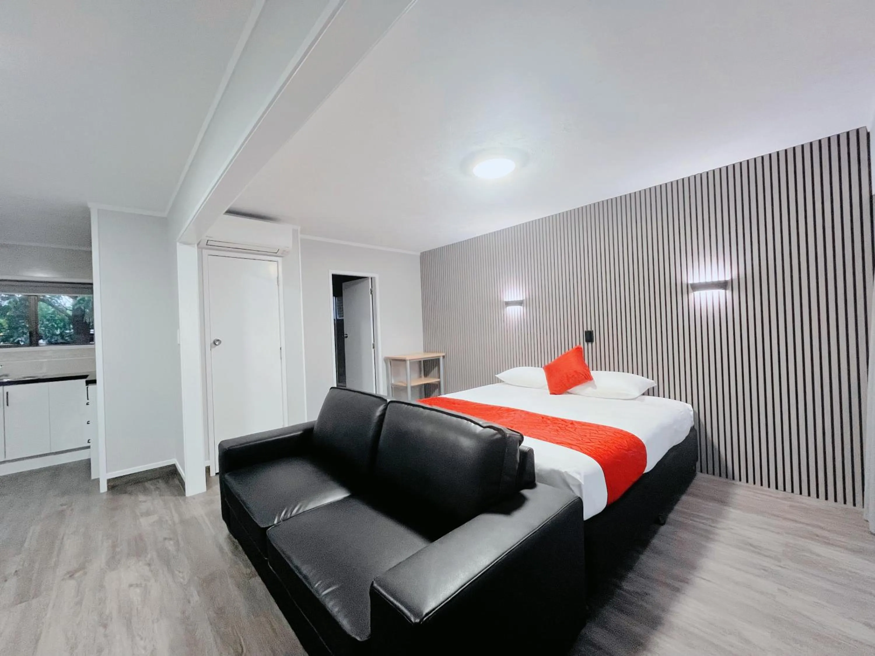 Bed in Beetham Park Motel