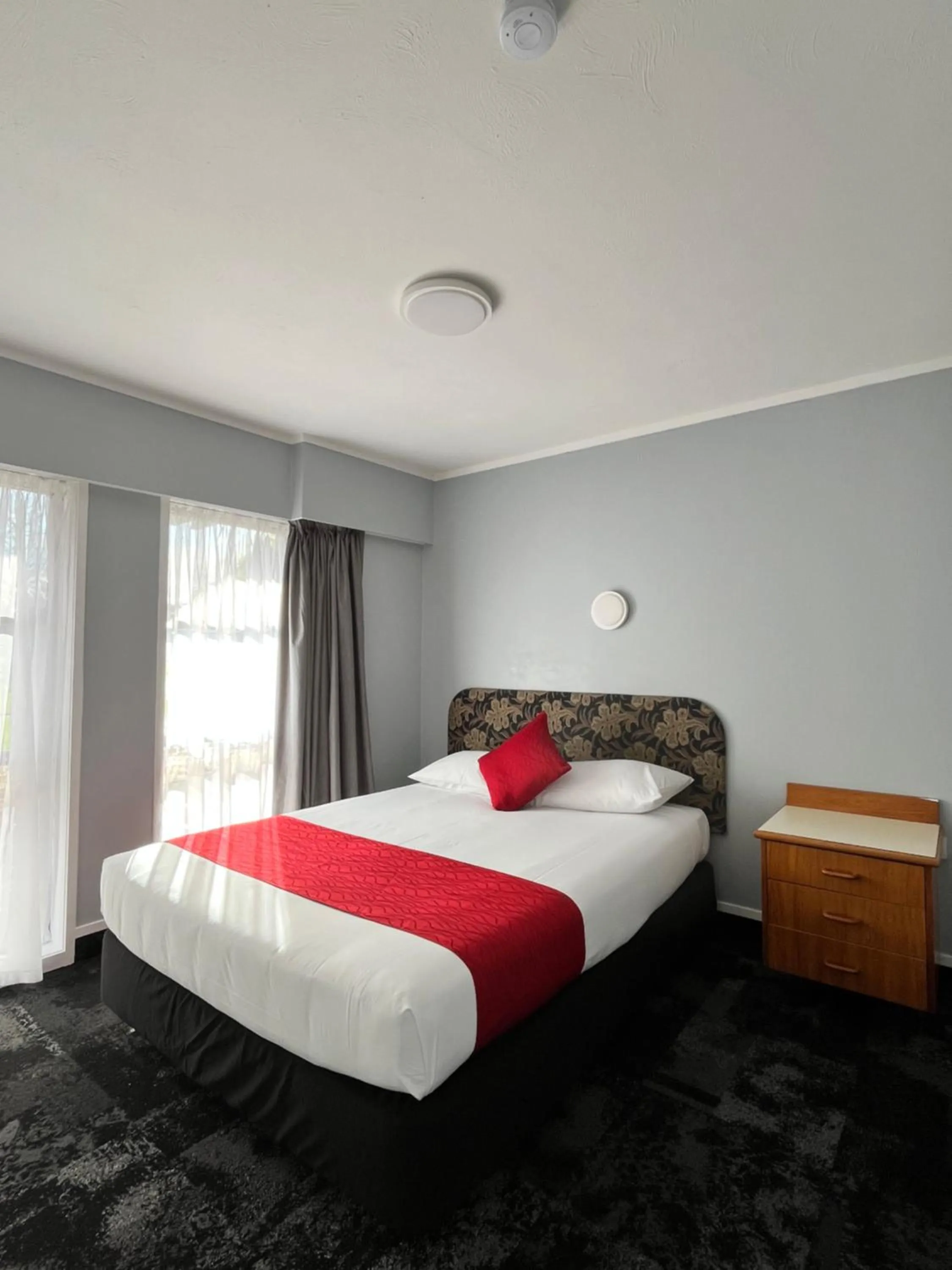 Bed in Beetham Park Motel