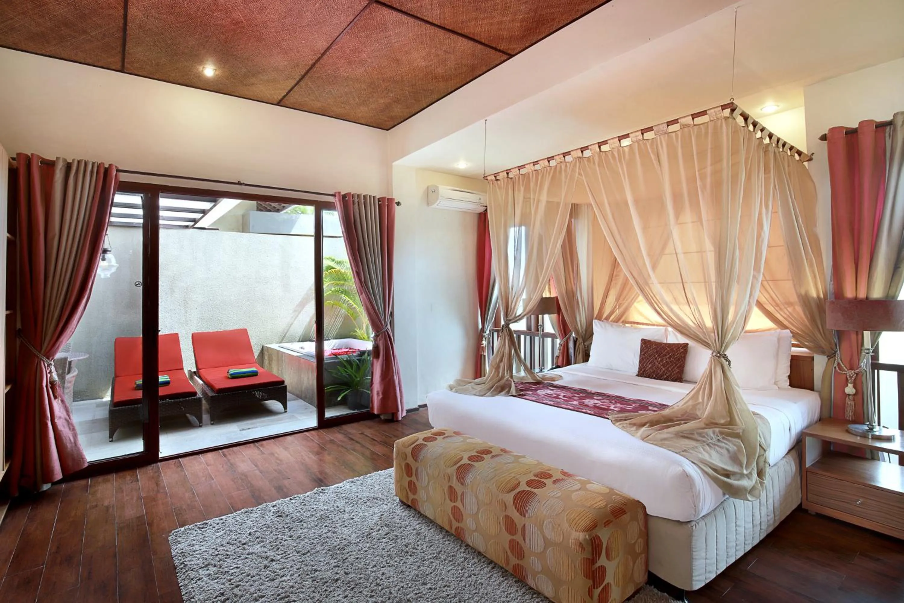 Photo of the whole room, Bed in Kanishka Villas