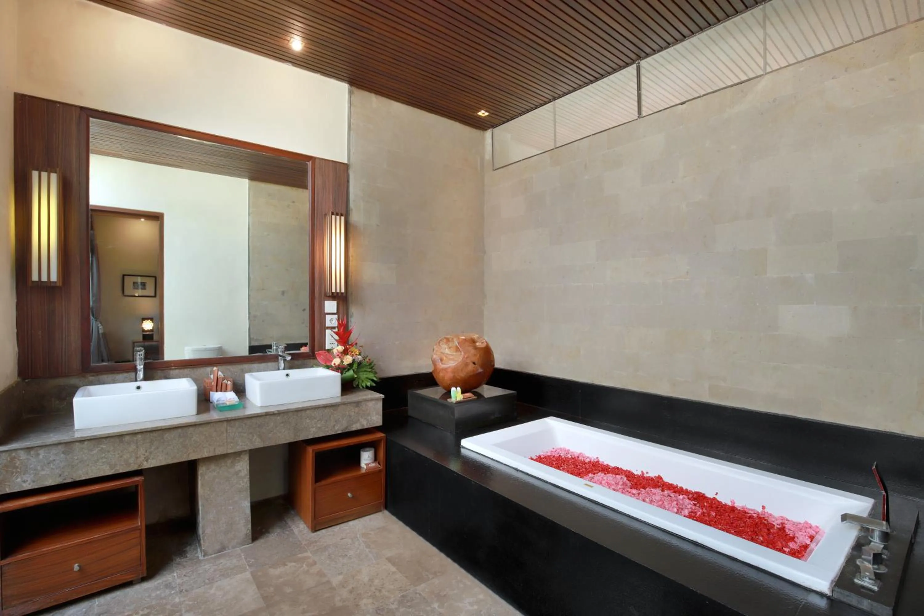 Bathroom, Bed in Kanishka Villas