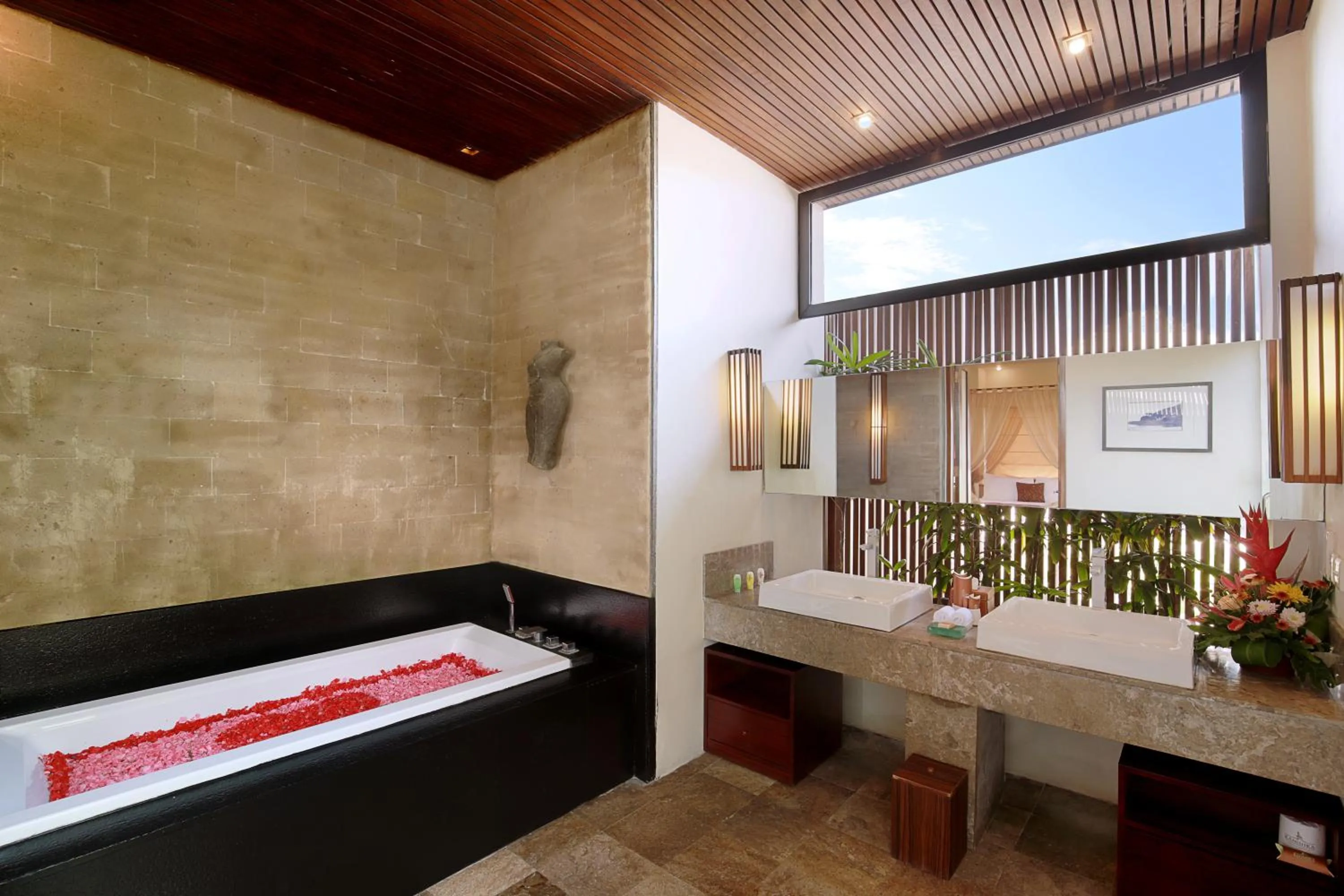 Bathroom, Bed in Kanishka Villas