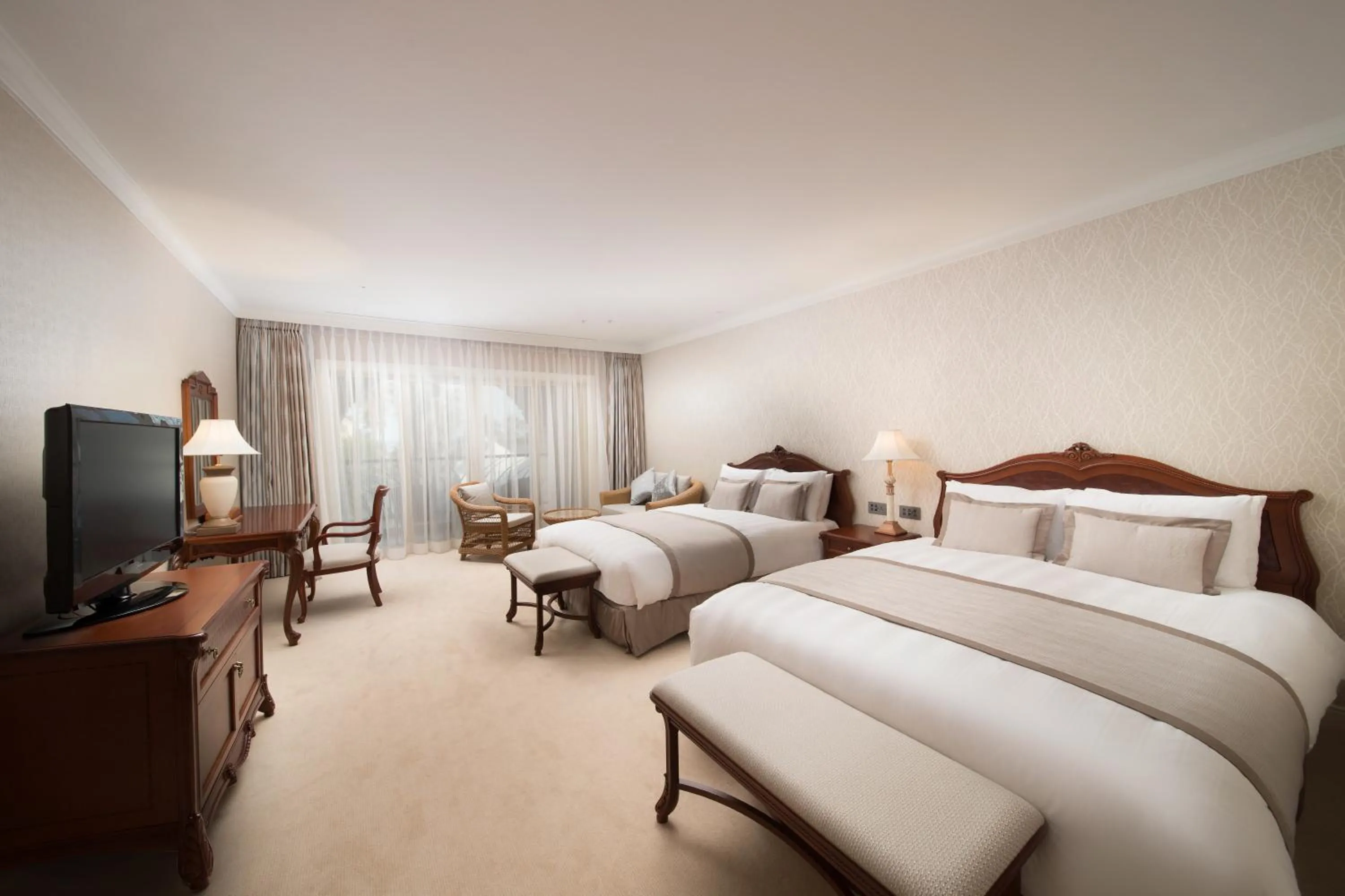 Photo of the whole room, Bed in Lotte Hotel Jeju