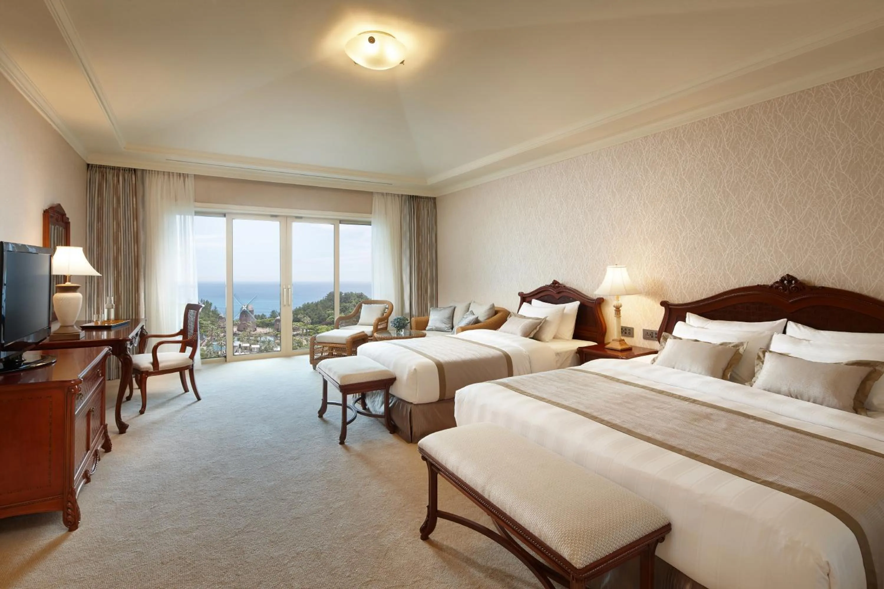 Sea view, Bed in Lotte Hotel Jeju