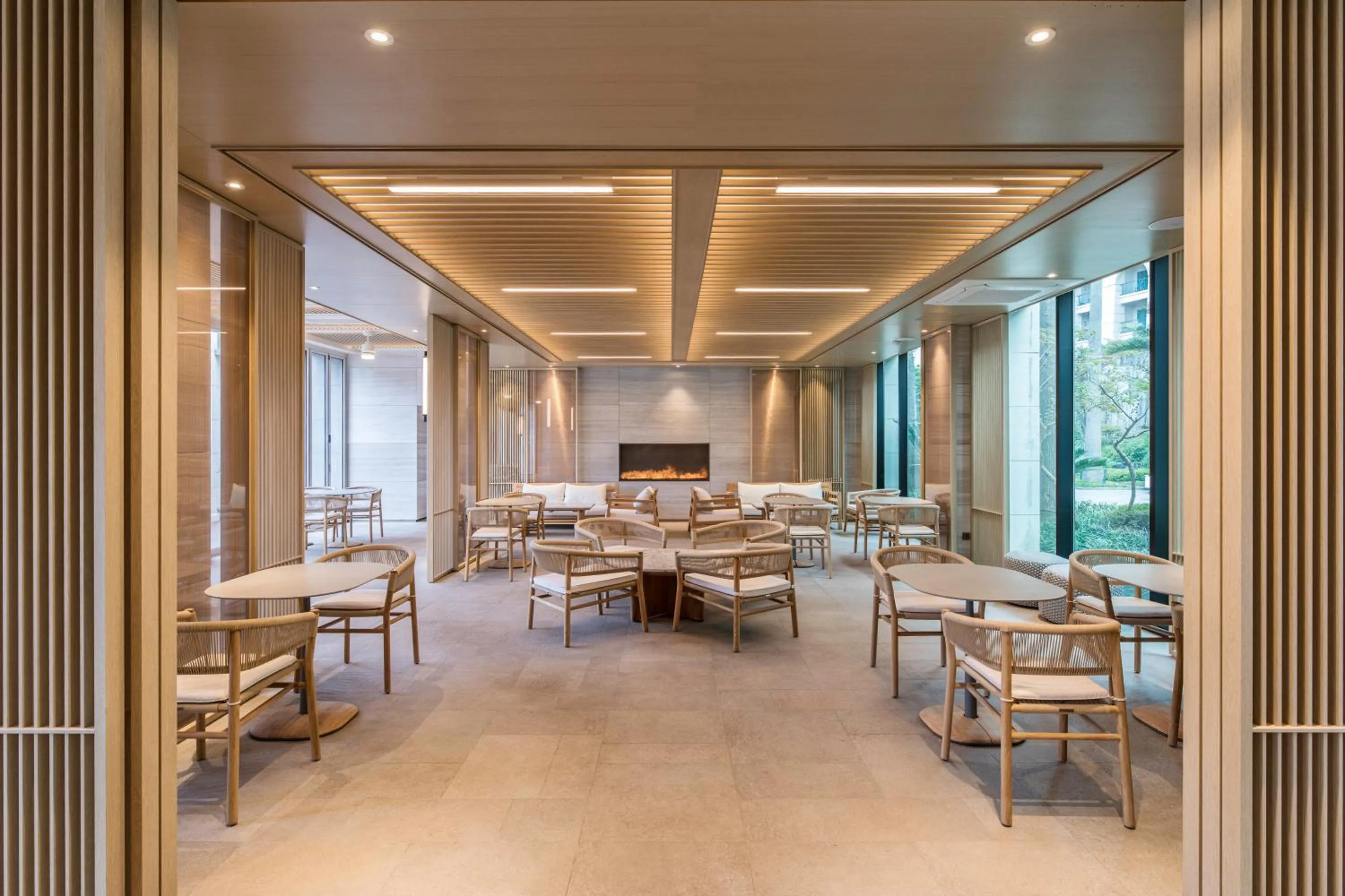 Swimming pool in Lotte Hotel Jeju