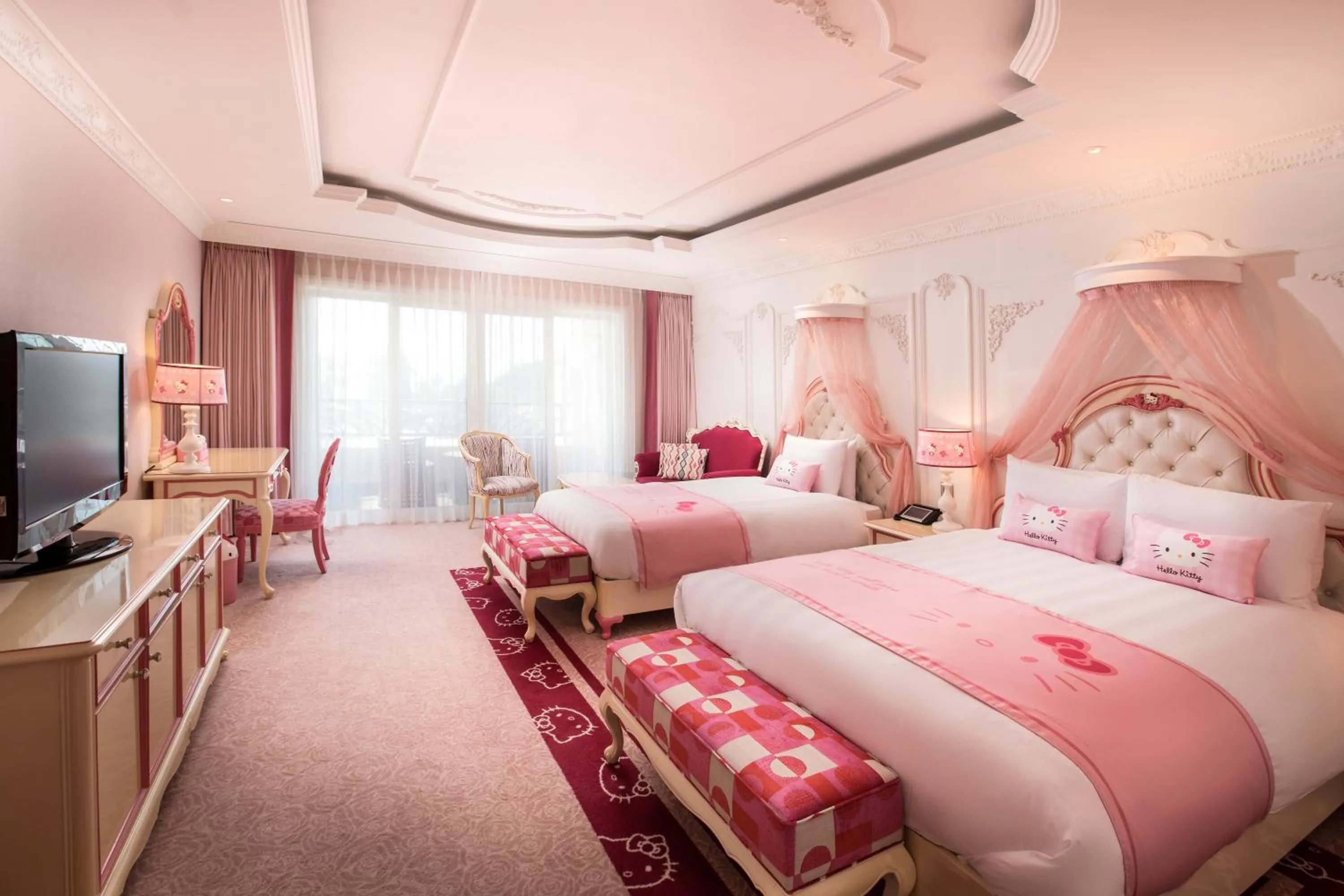 Photo of the whole room, Bed in Lotte Hotel Jeju