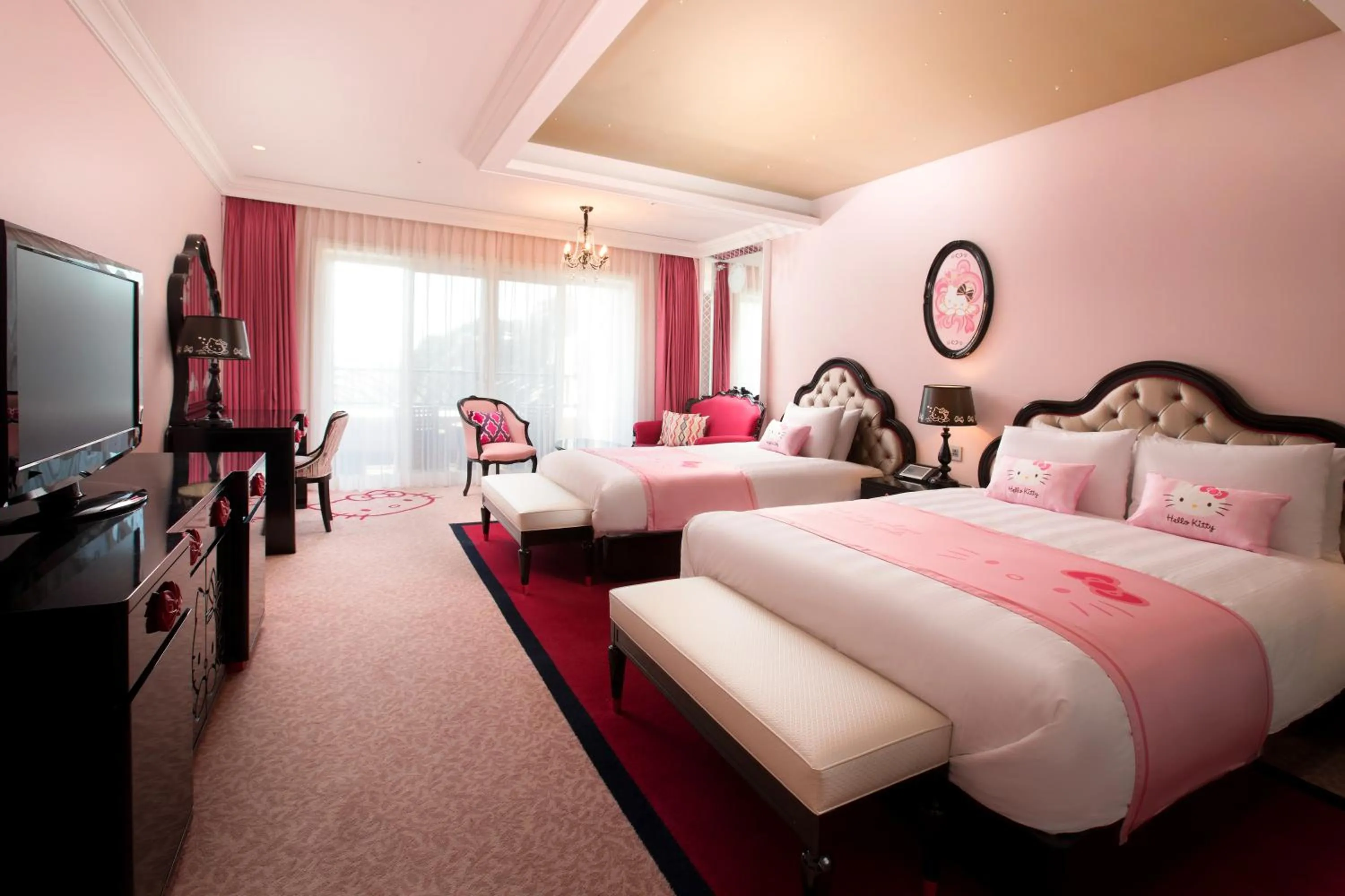 Photo of the whole room, Bed in Lotte Hotel Jeju