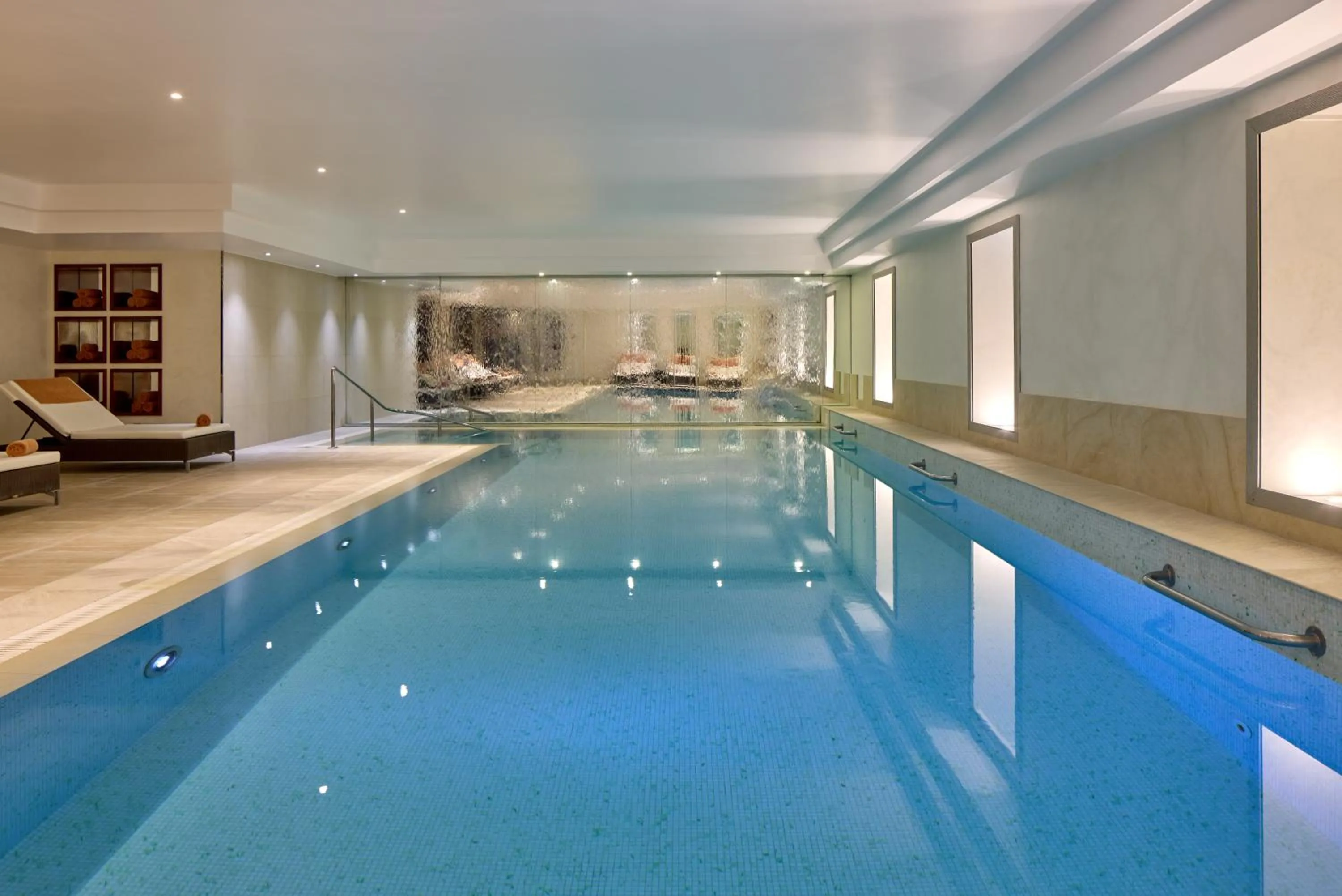 Swimming pool in Majestic Hotel Spa - Champs Elysées
