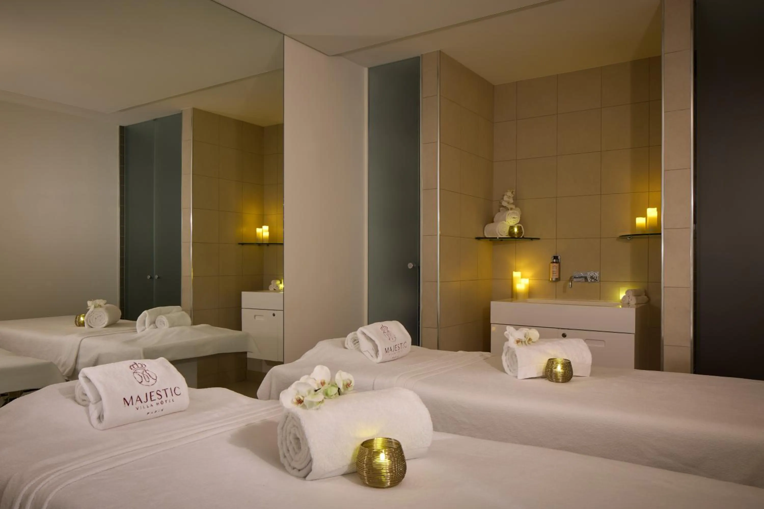 Massage, Bed in Majestic Hotel Spa - Champs Elysées