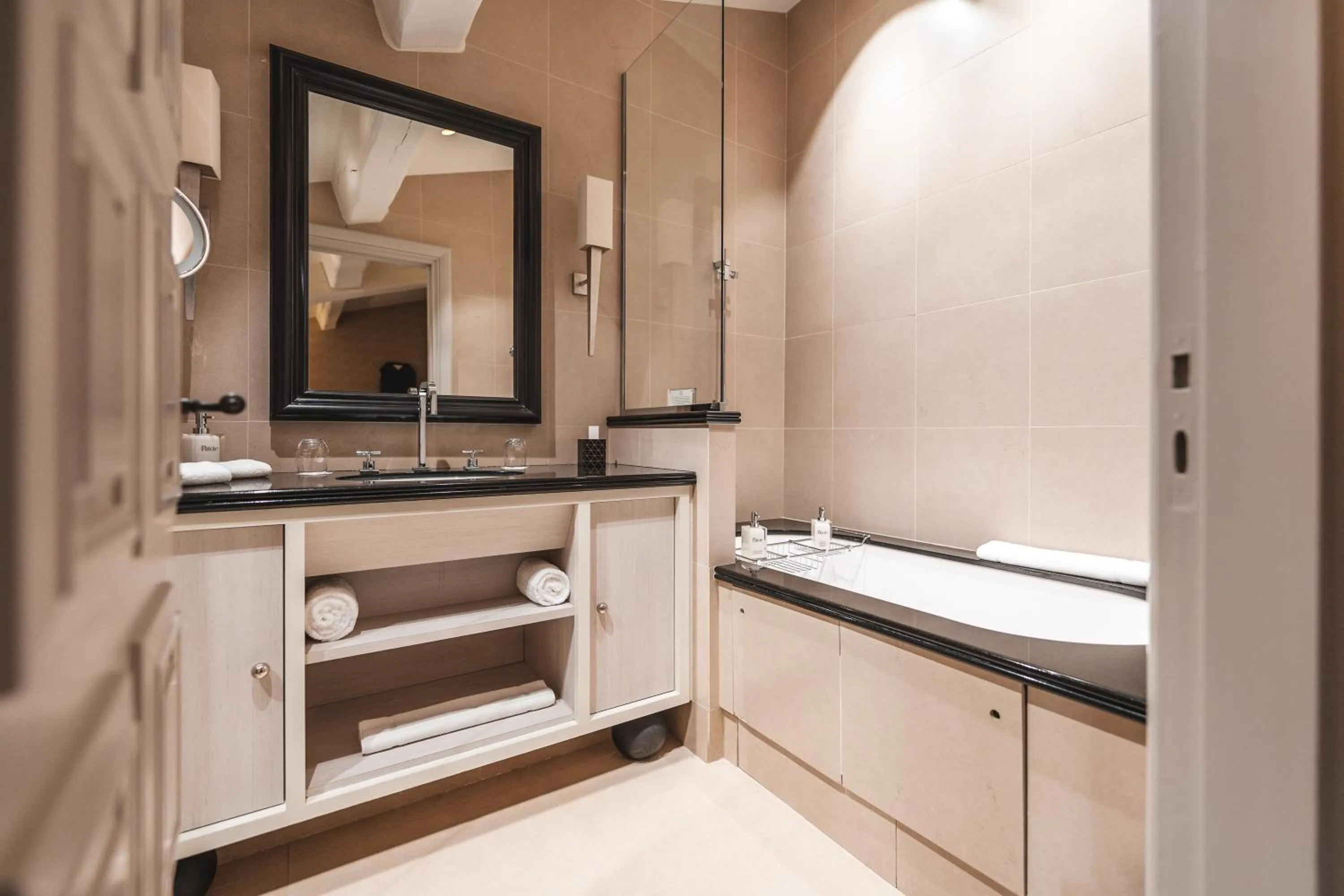 Bedroom in Hôtel de Pavie