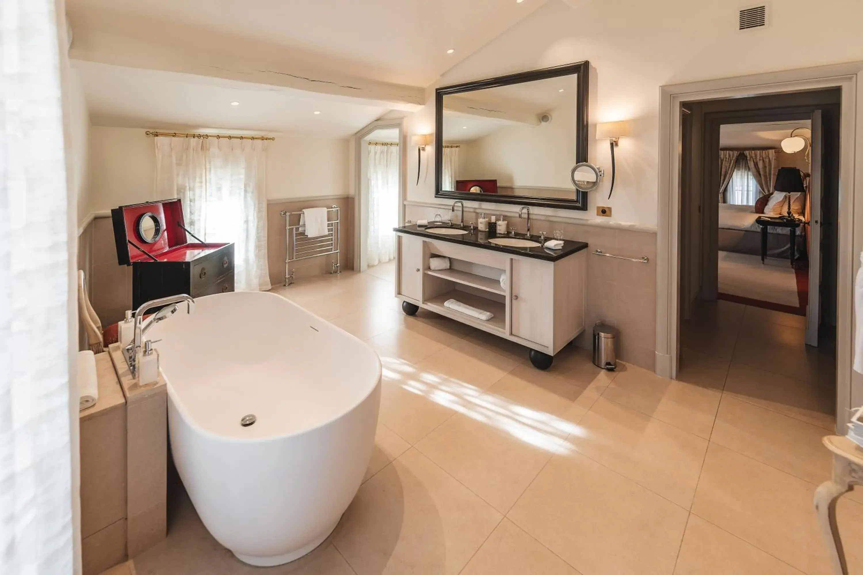 Junior Suite Annex in Hôtel de Pavie Junior Suite Annex in Hôtel de Pavie