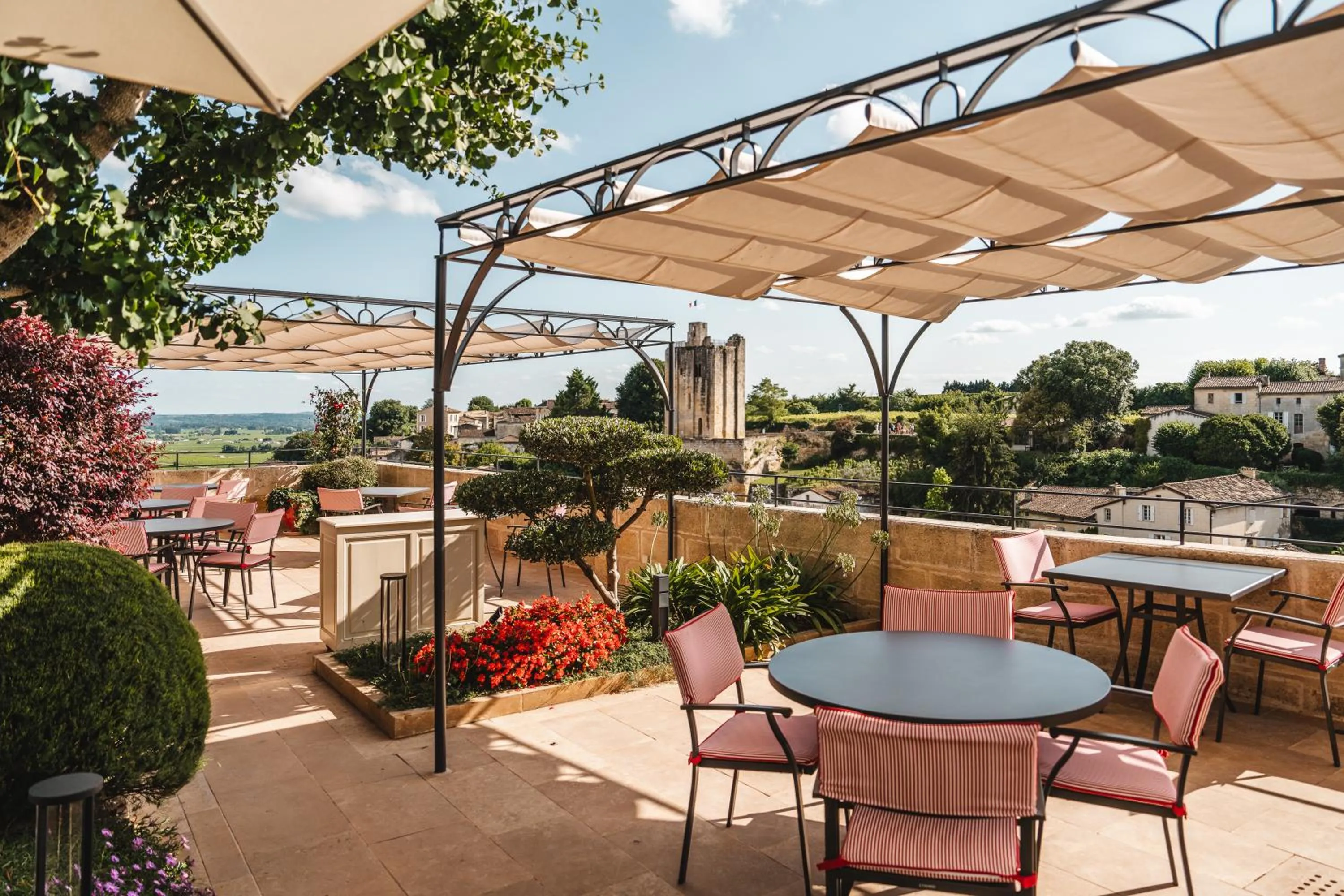 Patio in Hôtel de Pavie