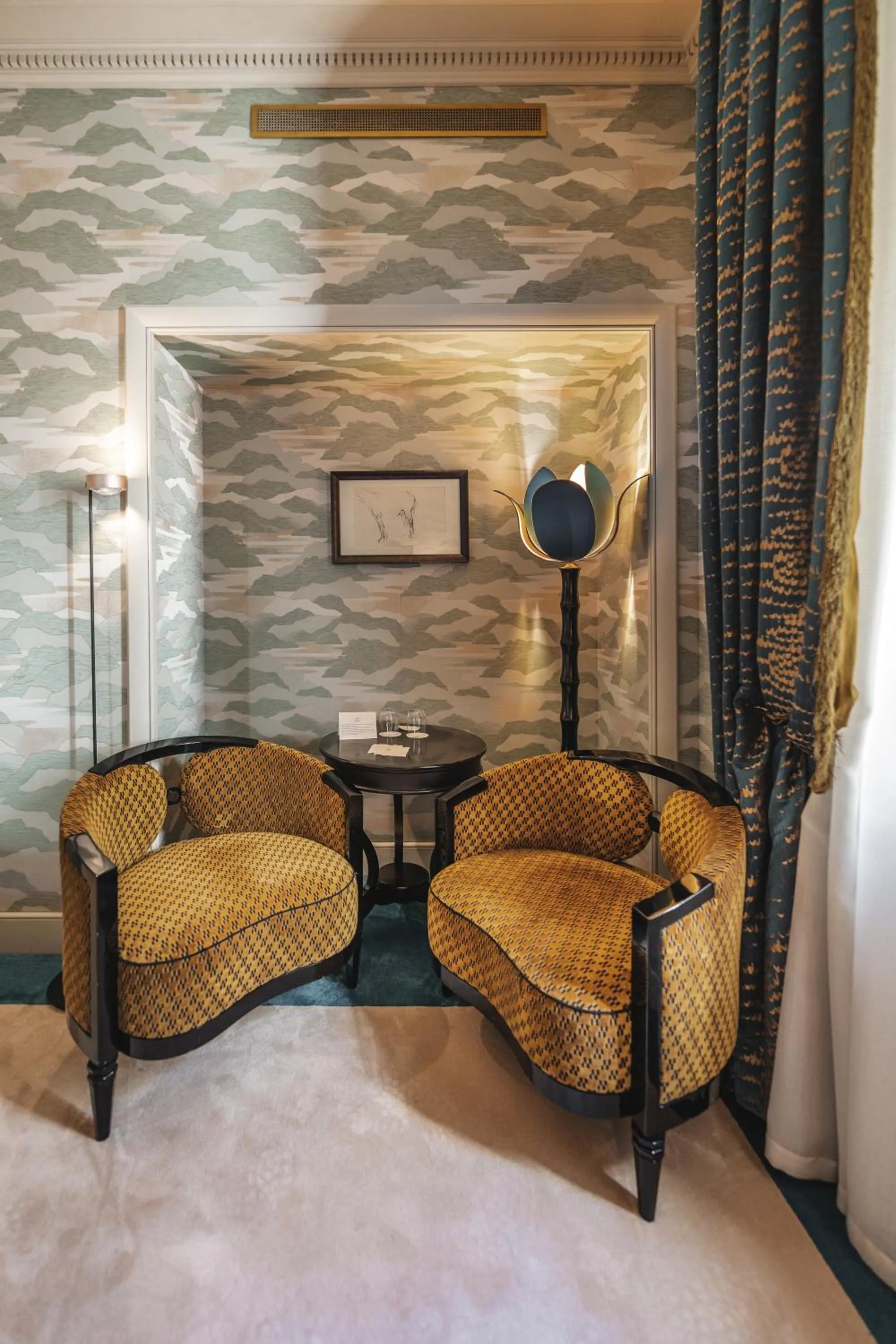 Bedroom in Hôtel de Pavie