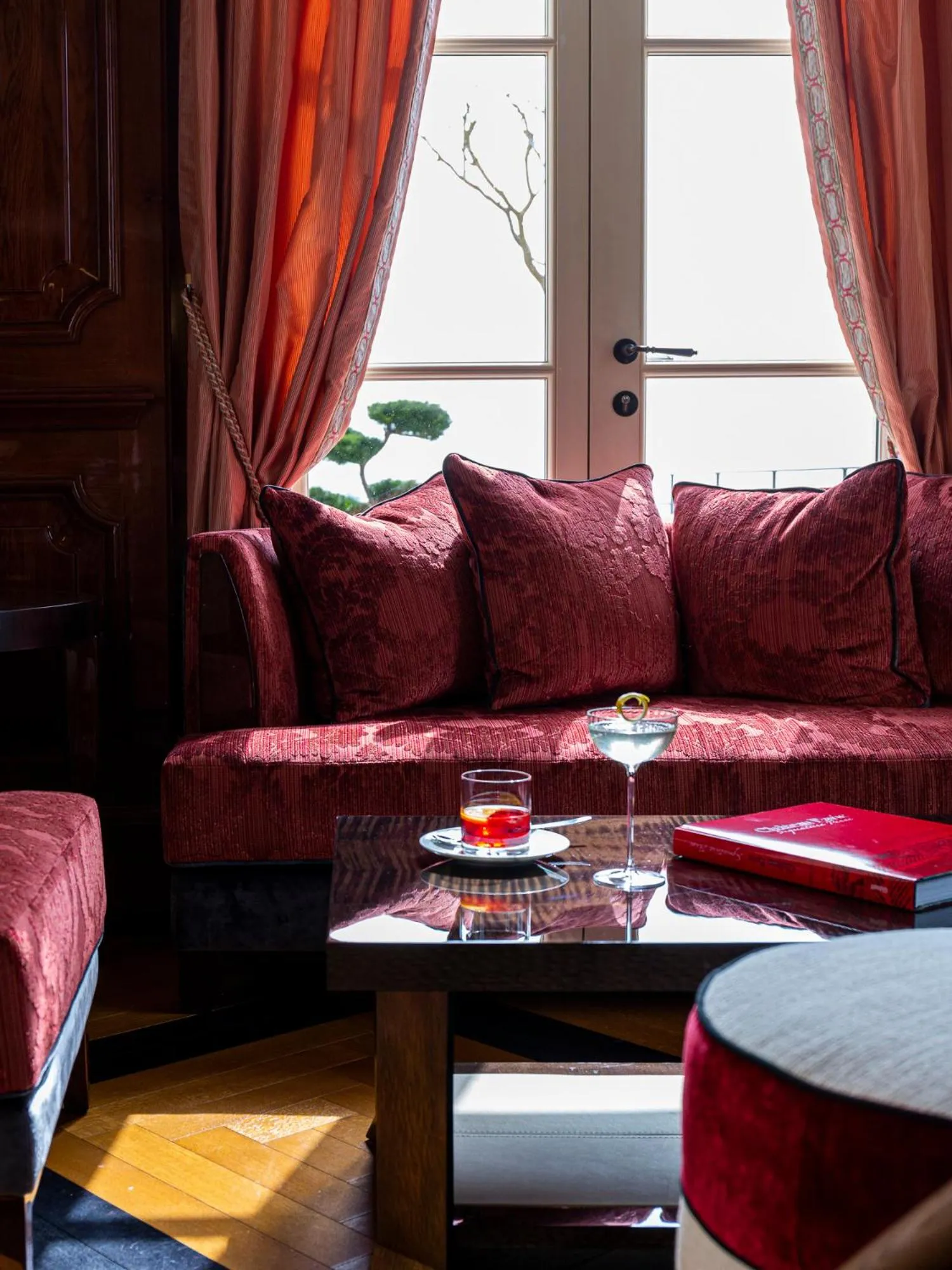 Lounge or bar in Hôtel de Pavie