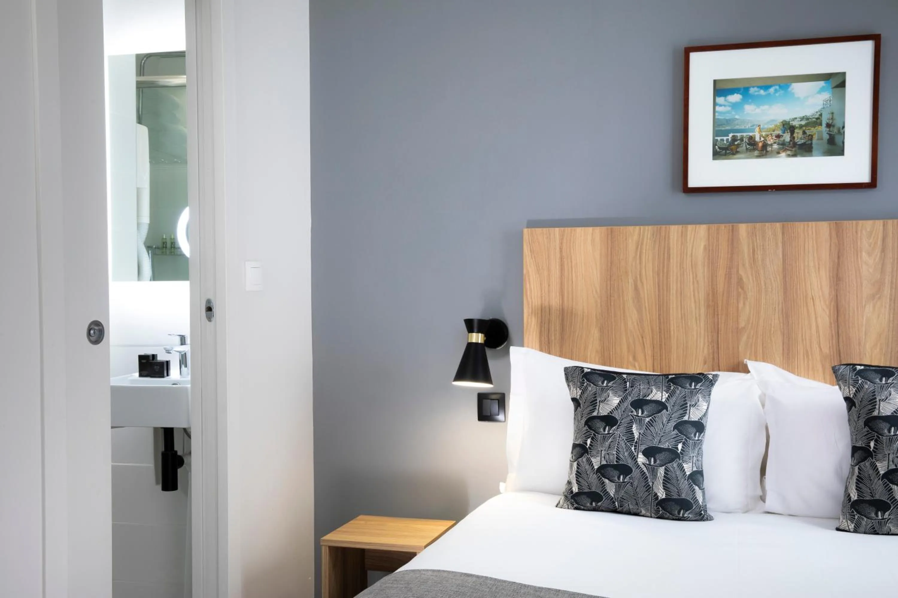 Bed in Hôtel Moulin Vert