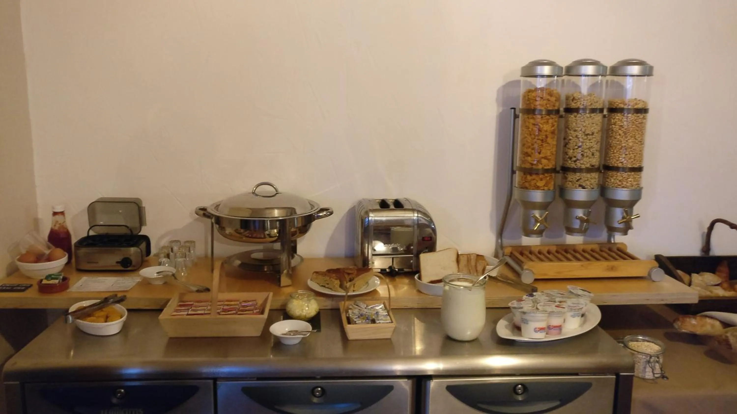 Buffet breakfast in Hôtel Bellier