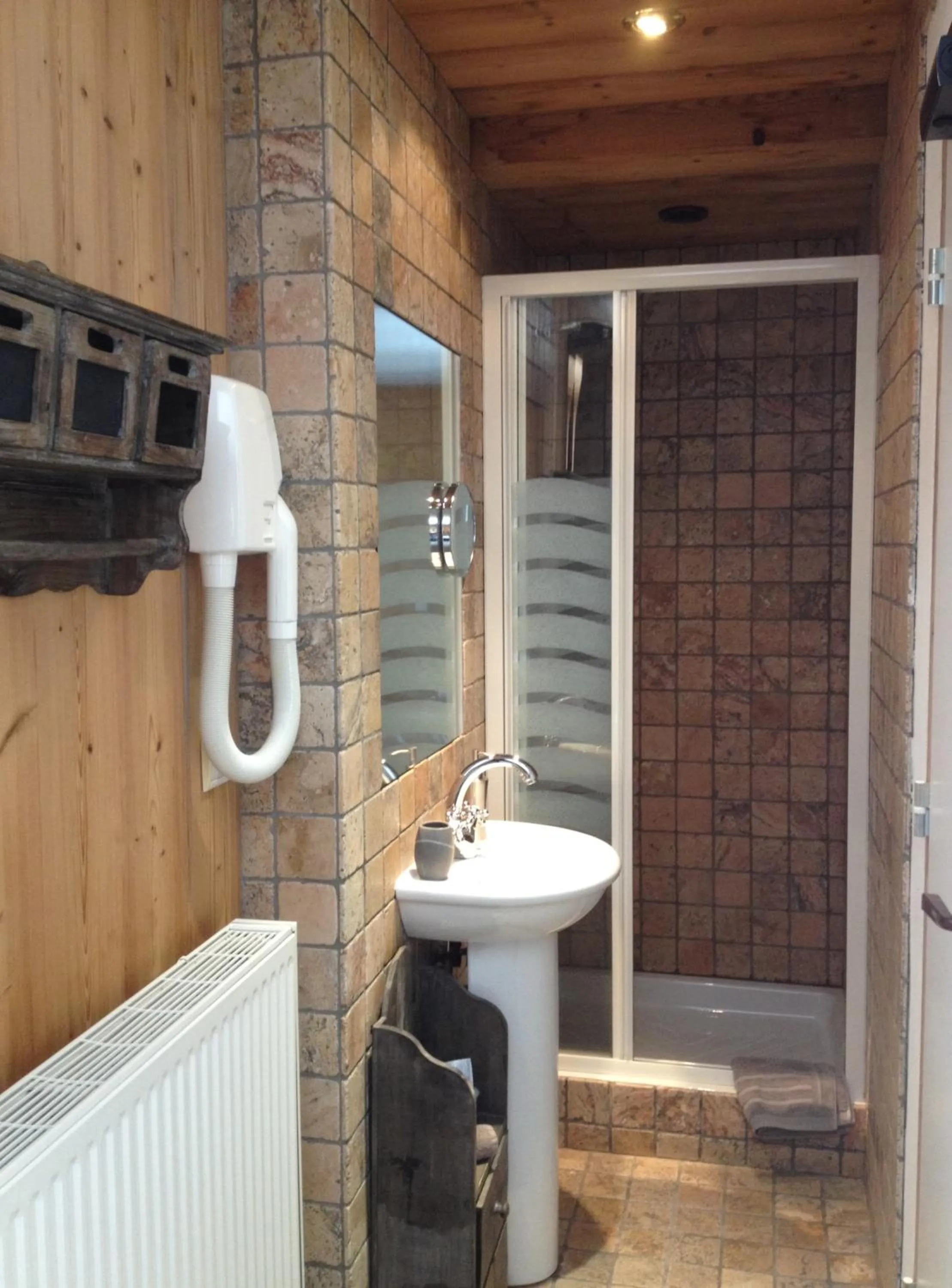 Shower in Hôtel Bellier