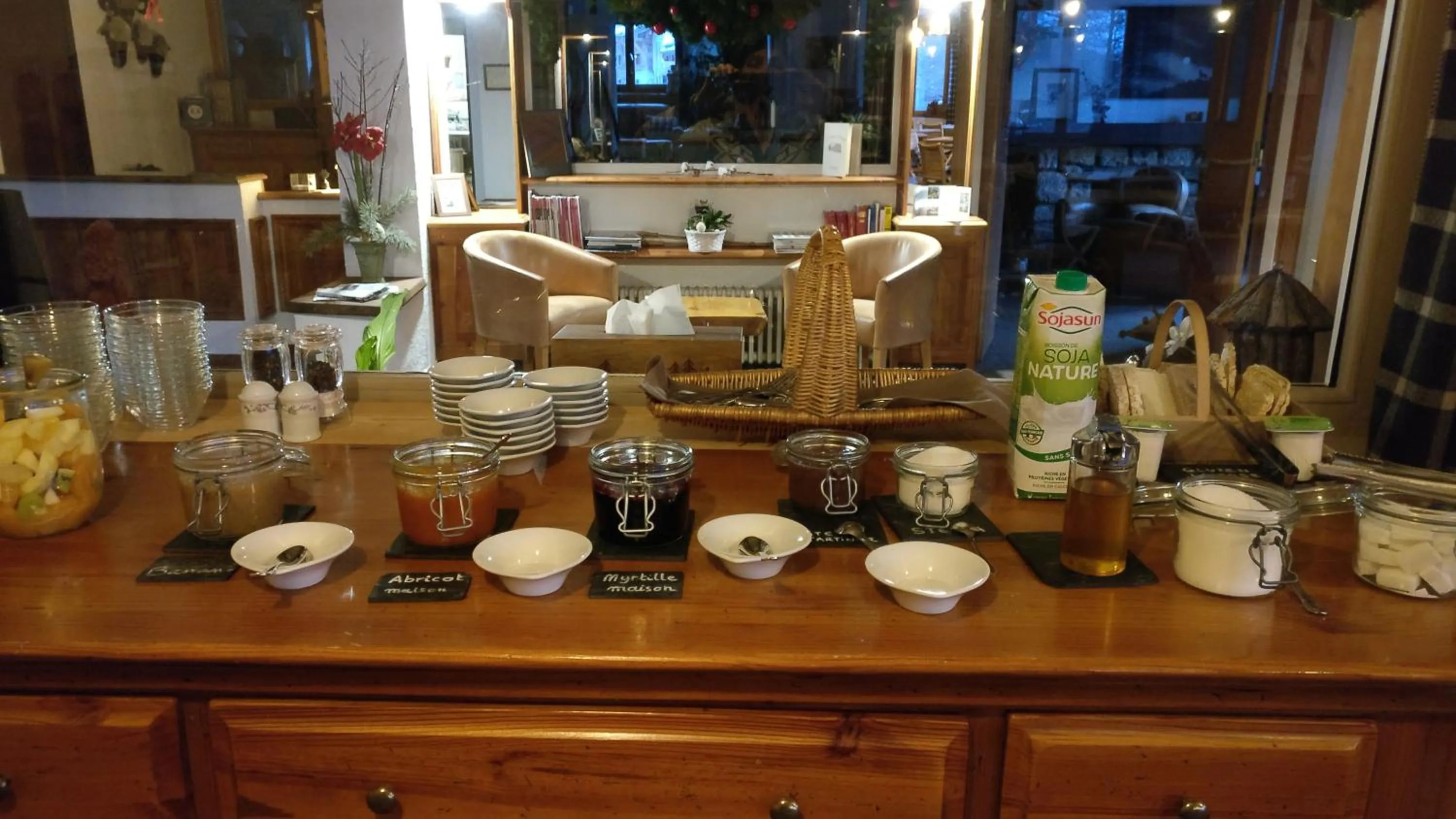 Buffet breakfast in Hôtel Bellier