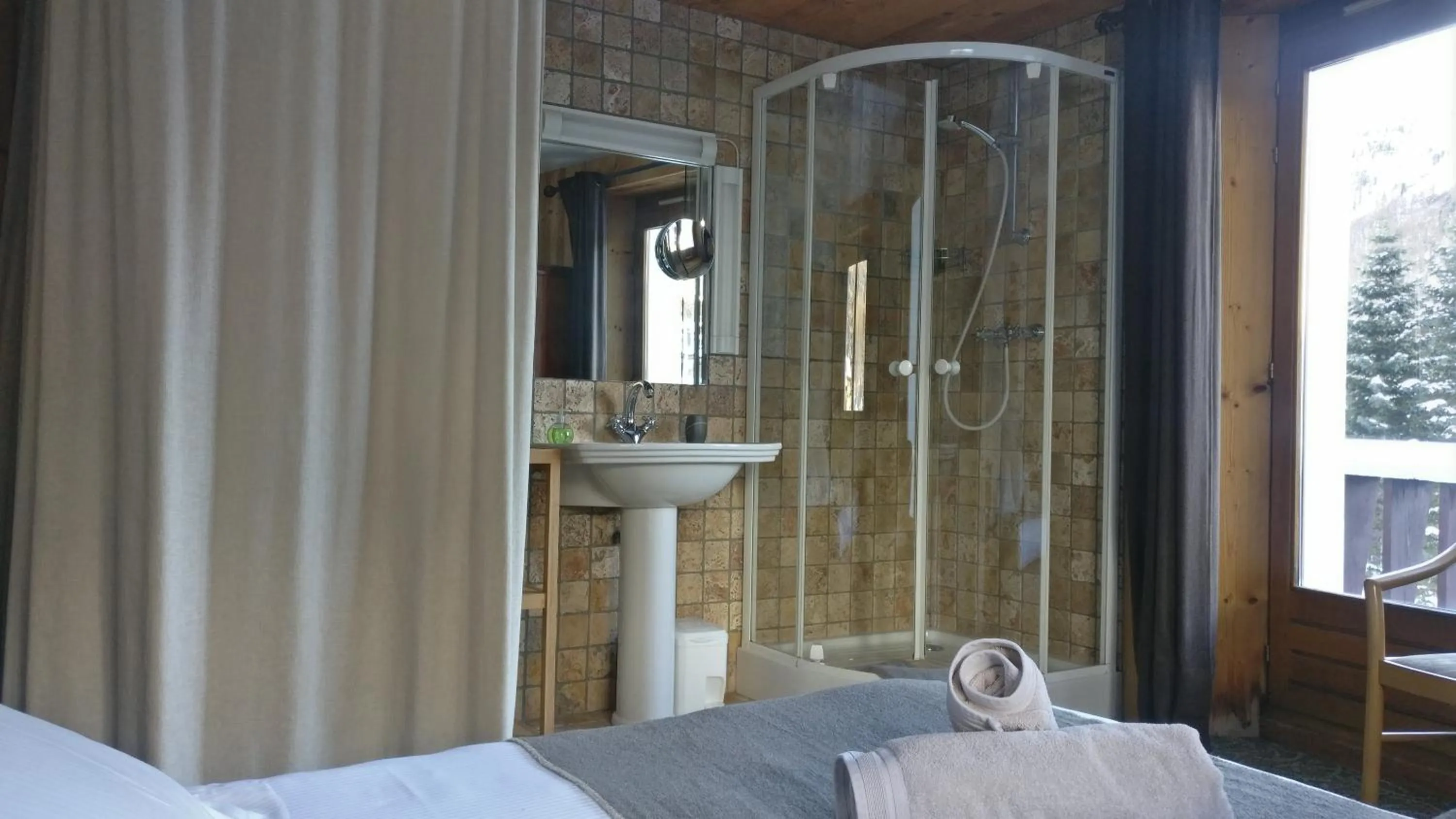 Toilet in Hôtel Bellier