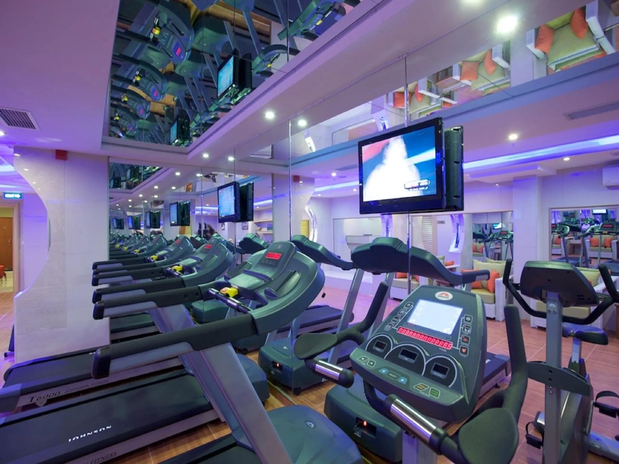 Fitness centre/facilities in The City Hotel