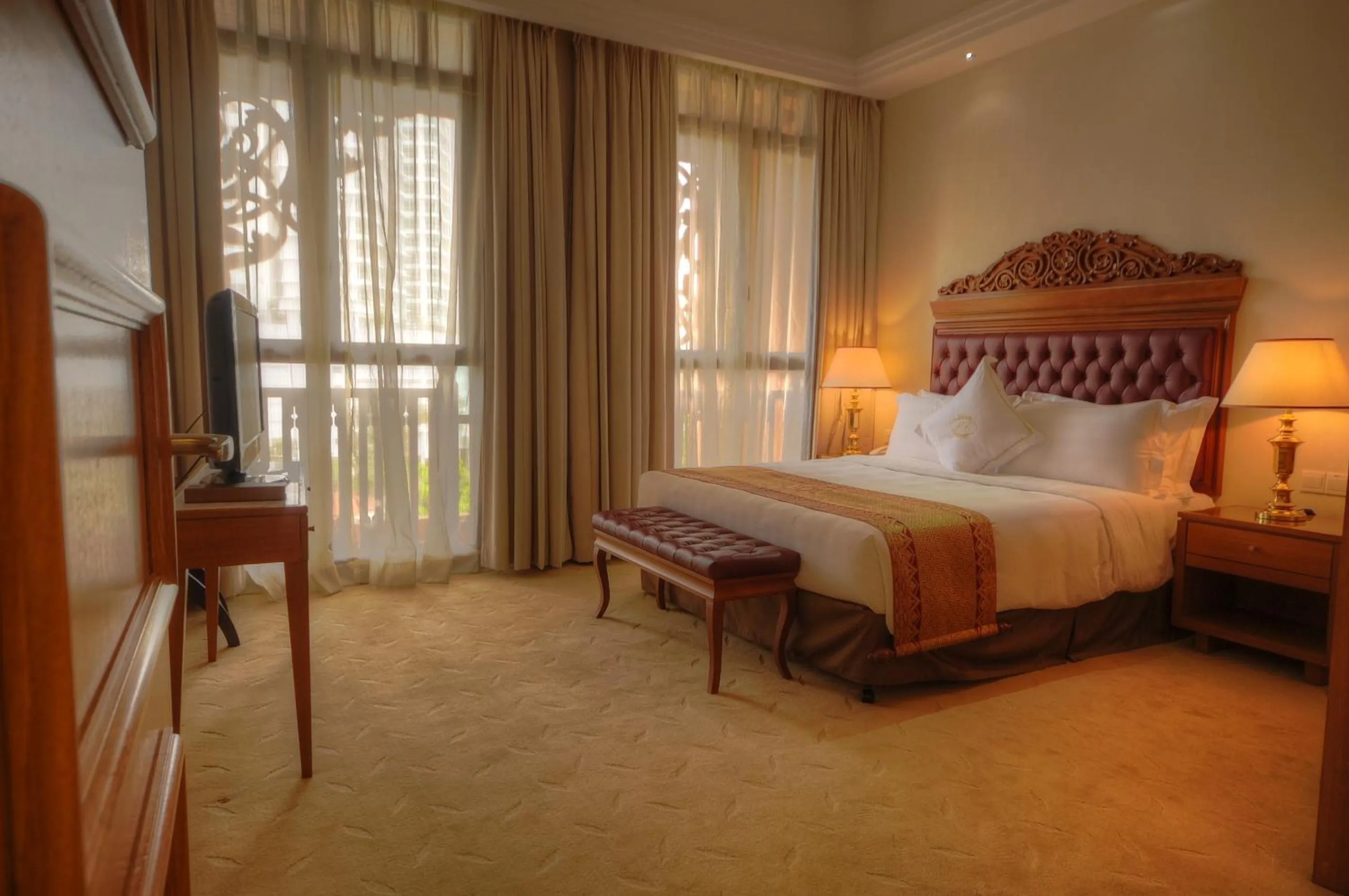 Photo of the whole room, Bed in Royale Chulan Kuala Lumpur