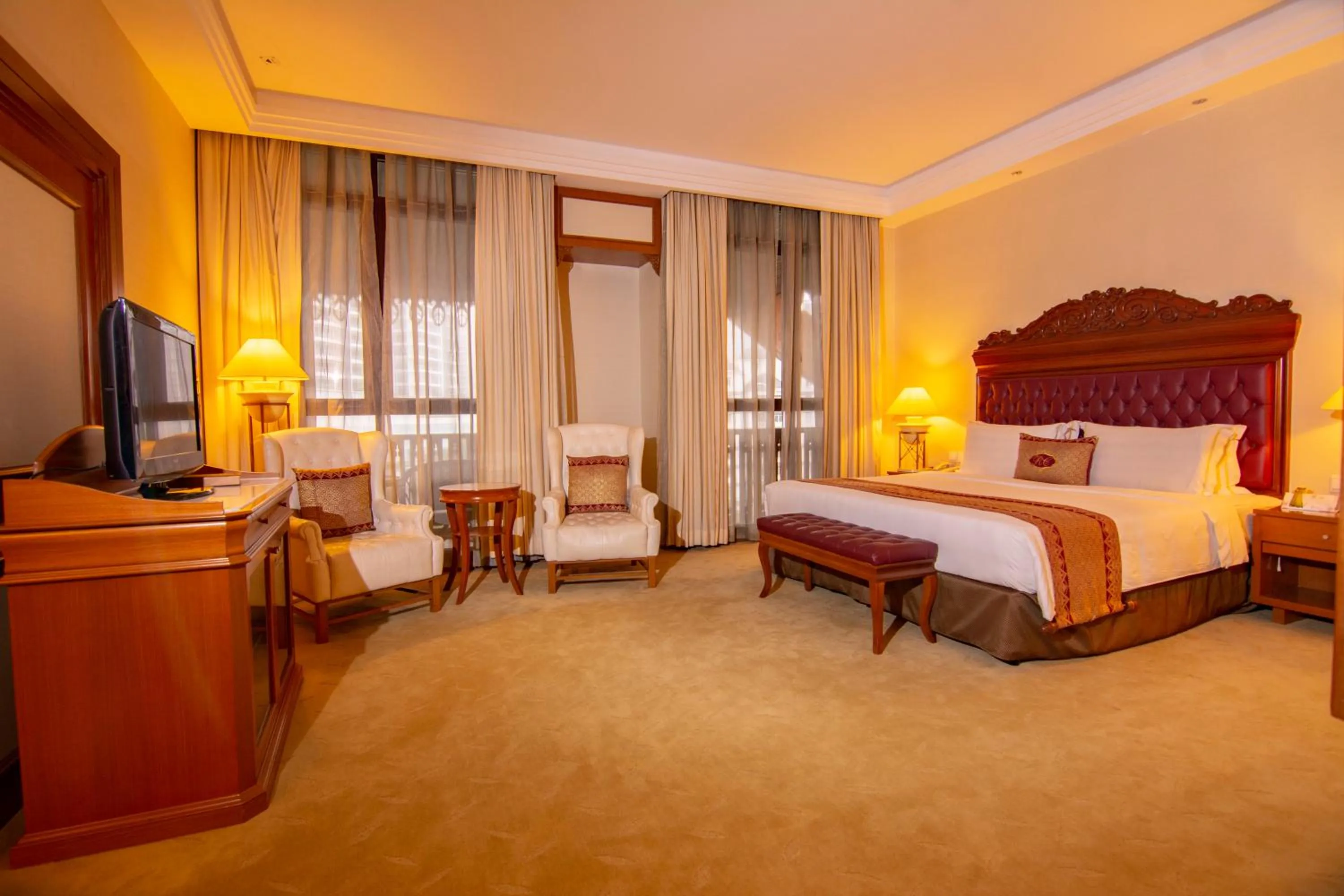 Photo of the whole room, Bed in Royale Chulan Kuala Lumpur