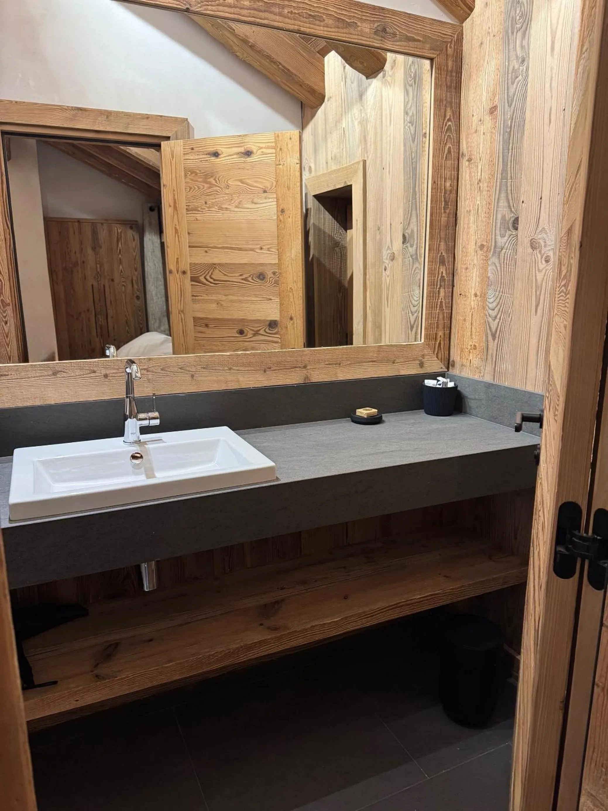 Shower in Hotel Ormelune