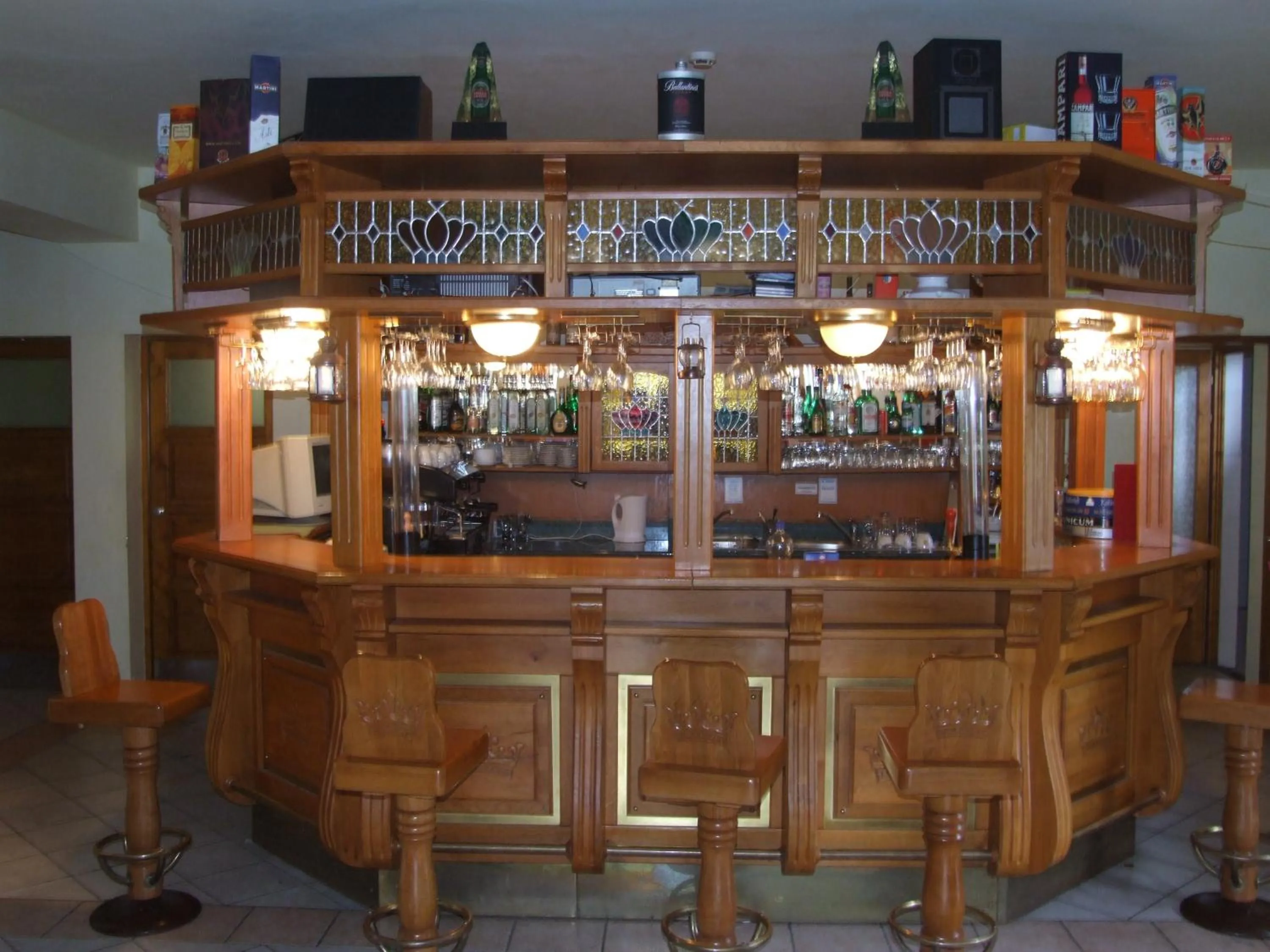 Lounge or bar in Pollushof Panzió és Étterem