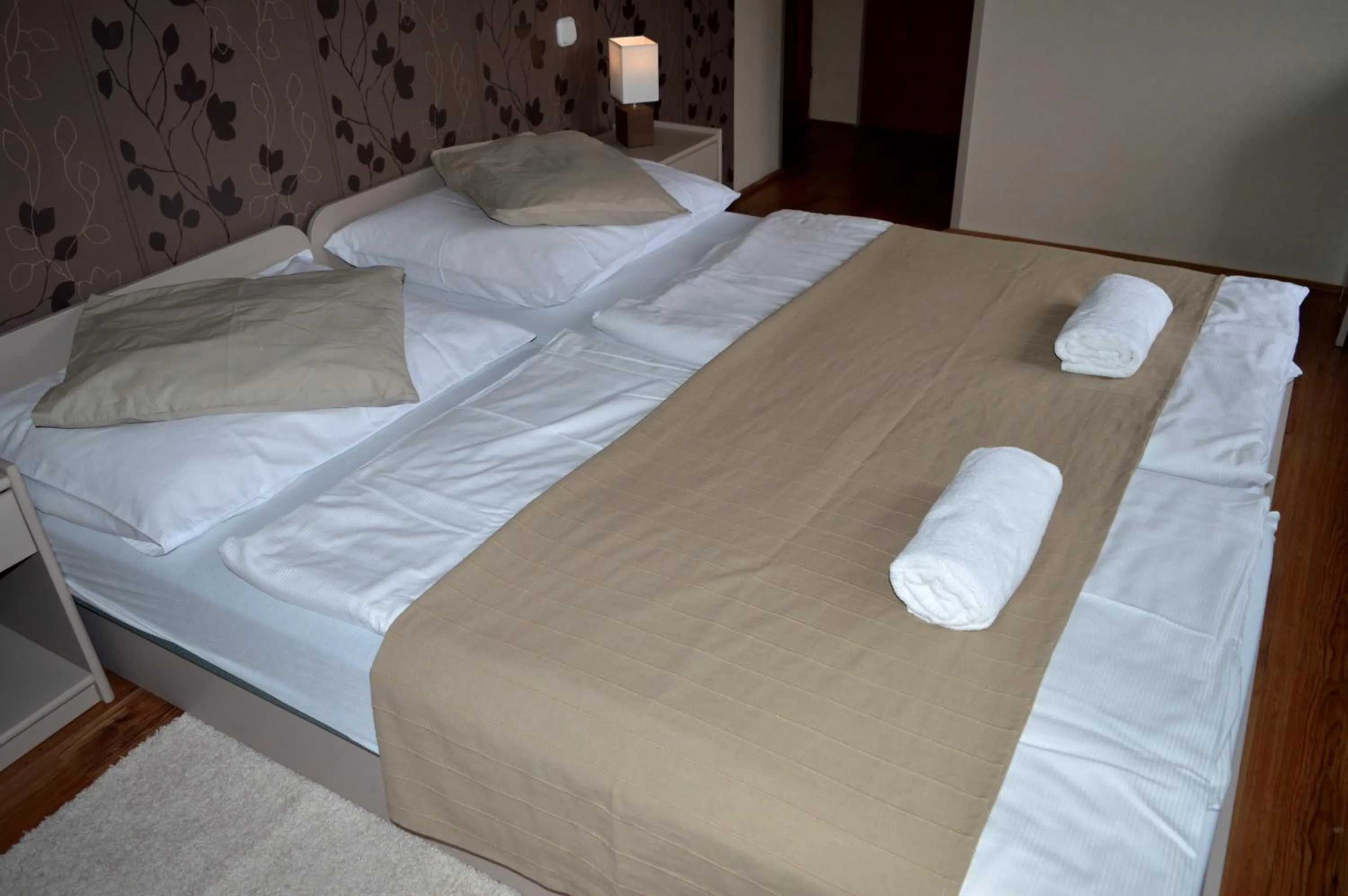 Bed in Pollushof Panzió és Étterem