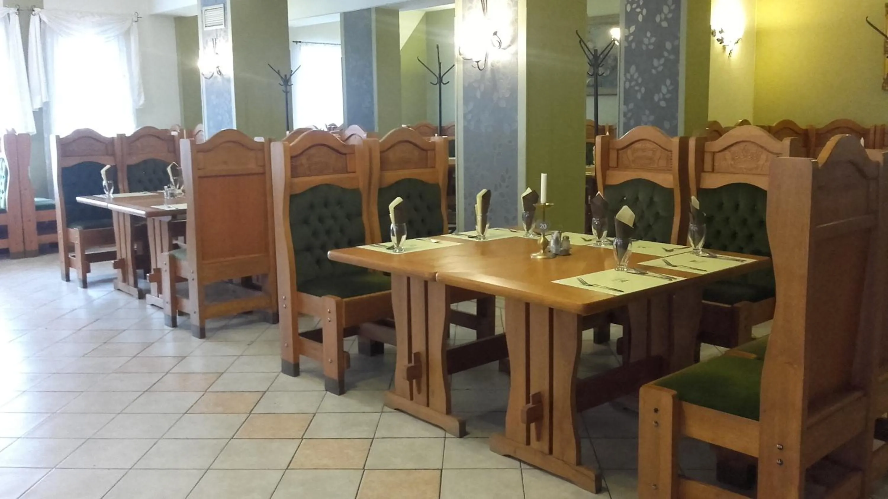 Restaurant/places to eat in Pollushof Panzió és Étterem