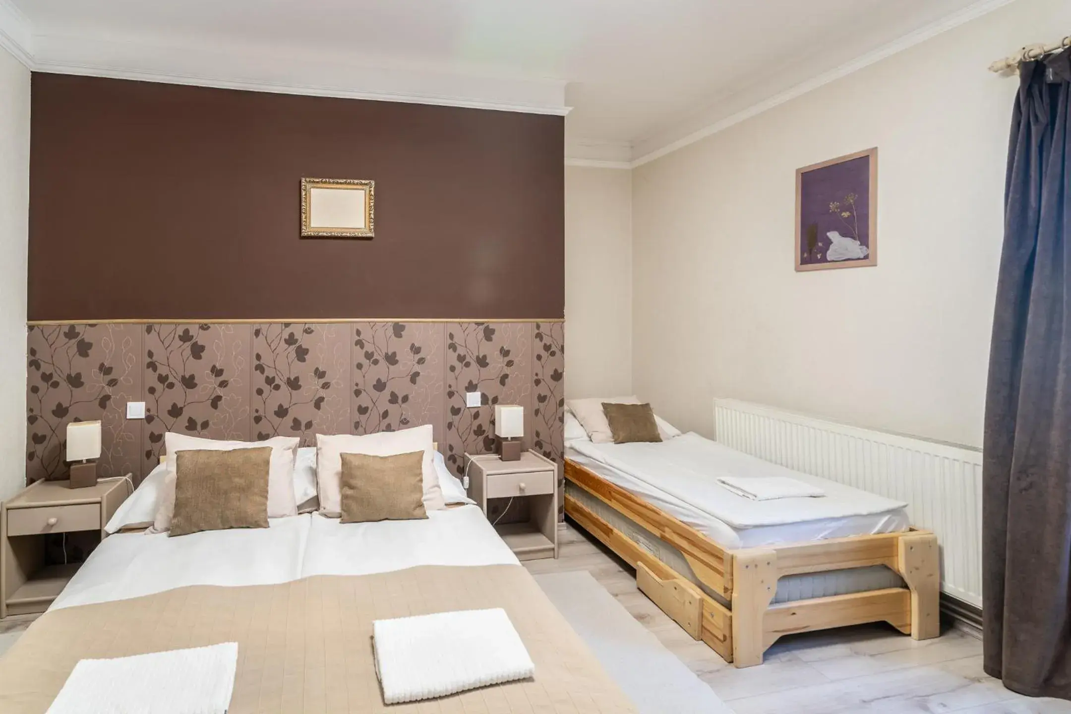 Triple Room with Private Bathroom in Pollushof Panzió és Étterem Triple Room with Private Bathroom in Pollushof Panzió és Étterem