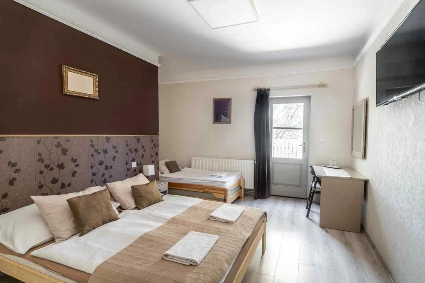 Bed in Pollushof Panzió és Étterem