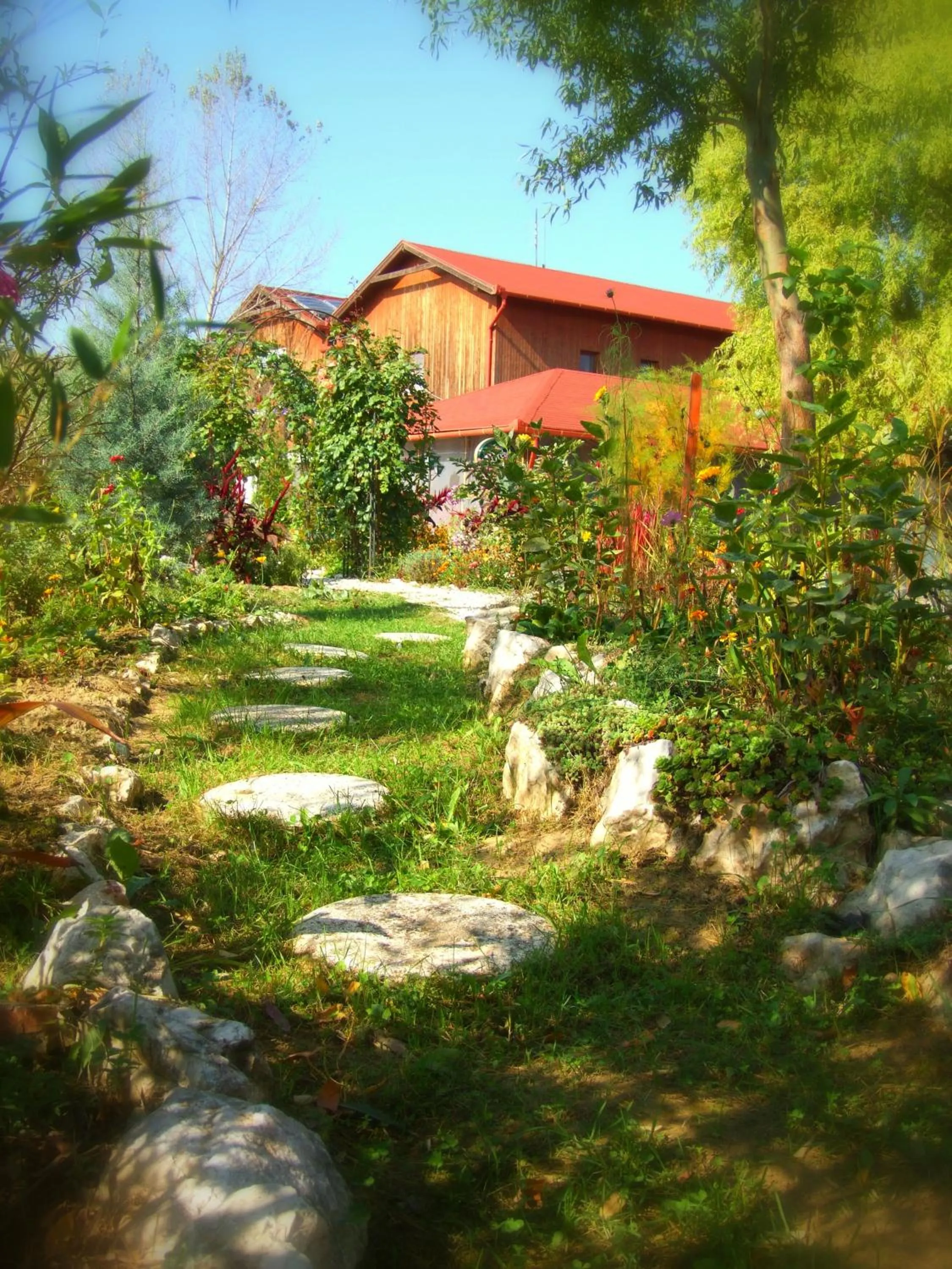 Garden in Pollushof Panzió és Étterem
