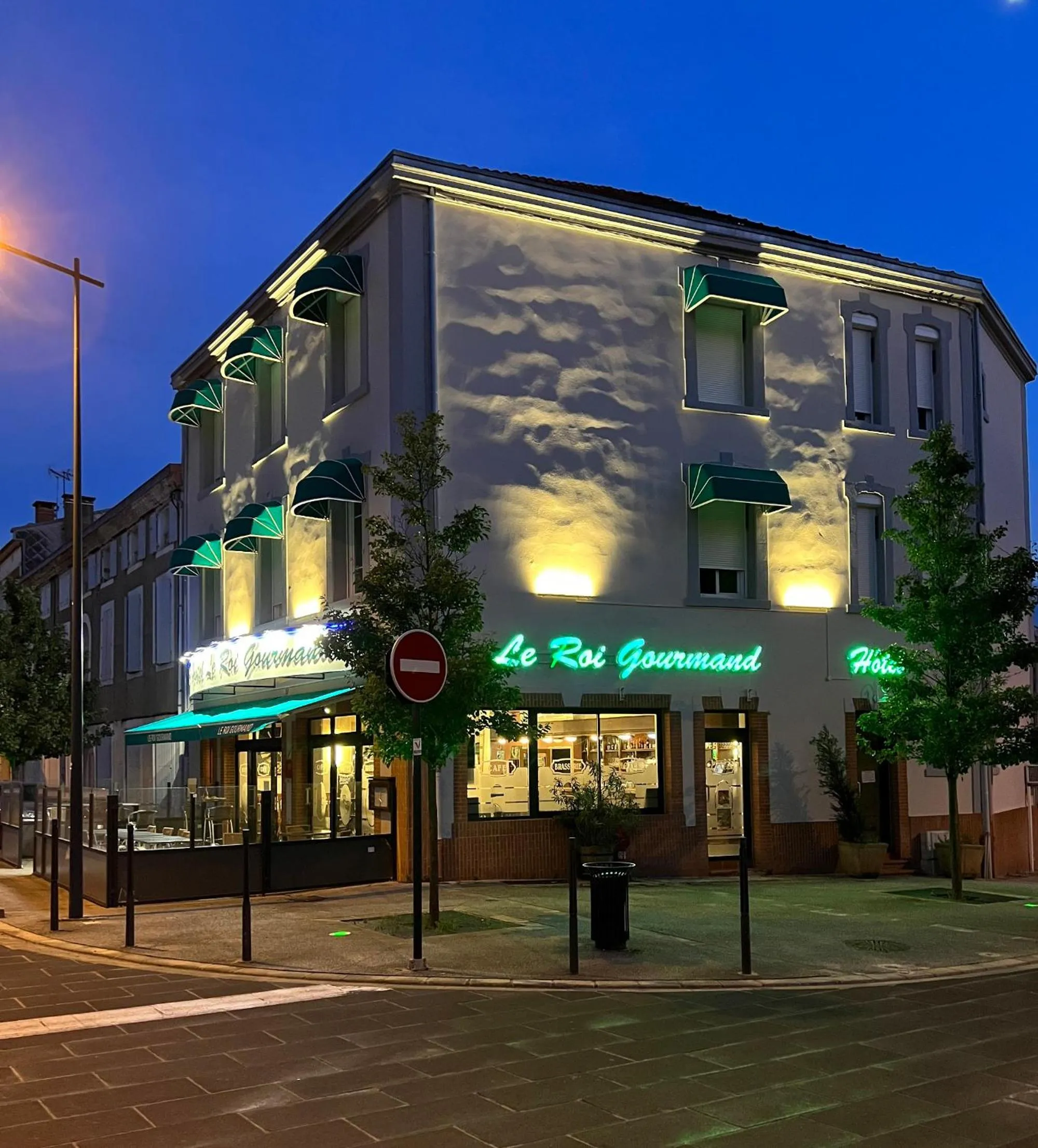 Property building in Hôtel Le Roi Gourmand