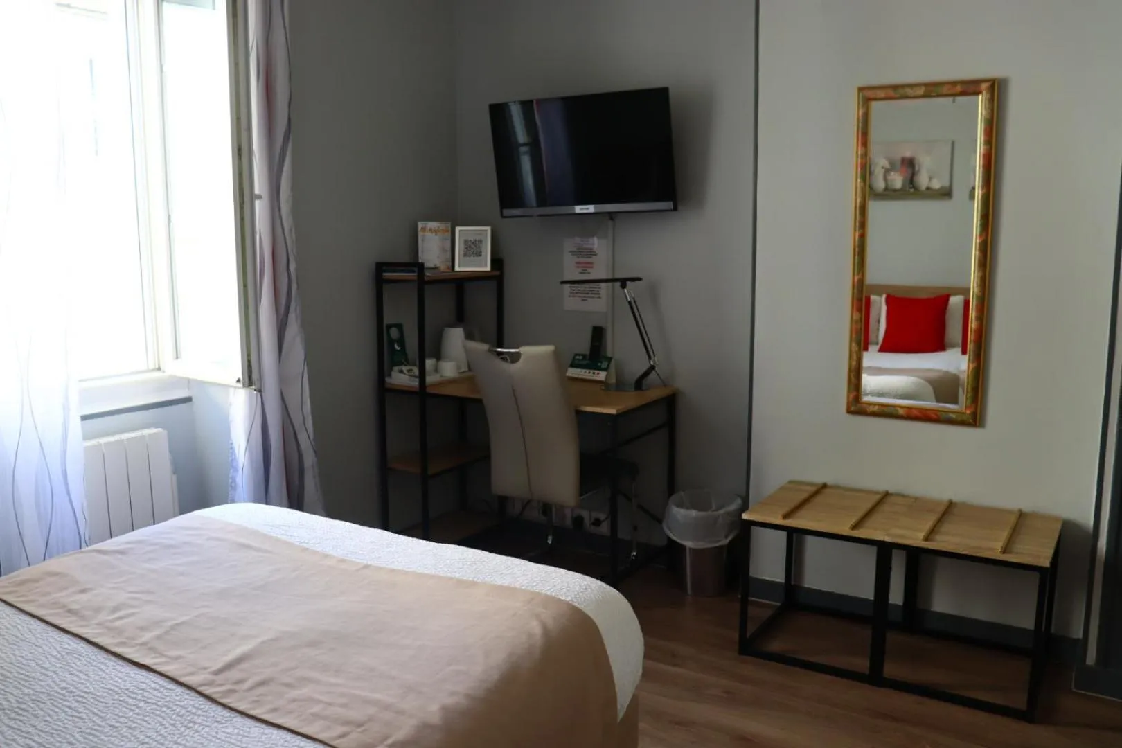 Bedroom, Bed in Logis Hôtel La Résidence, Cognac Centre
