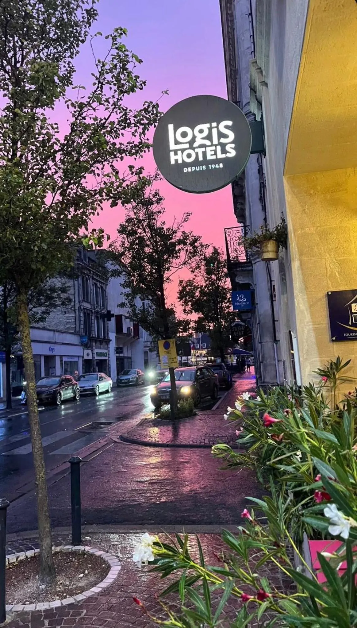 Property building in Logis Hôtel La Résidence, Cognac Centre