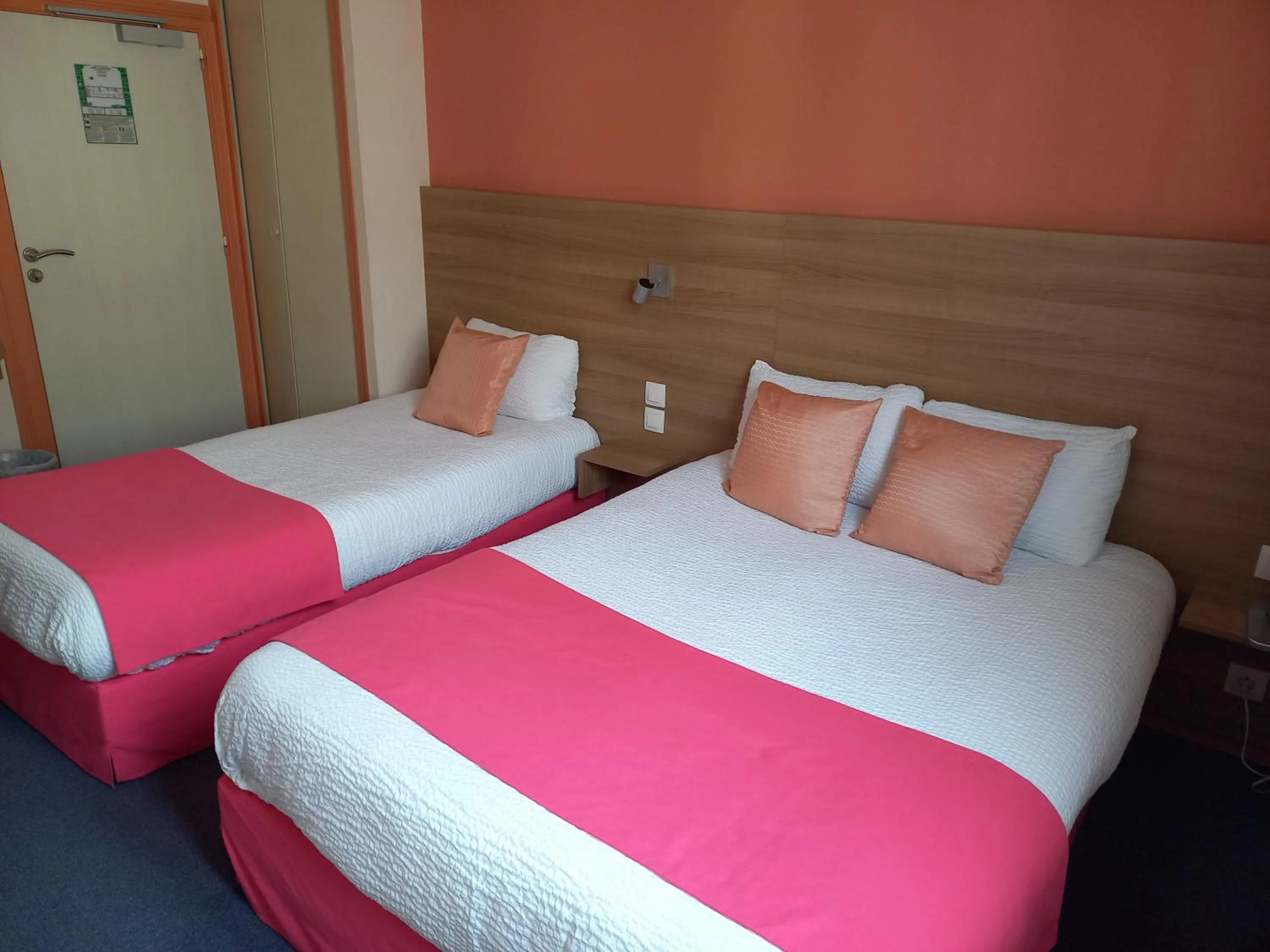 Photo of the whole room, Bed in Logis Hôtel La Résidence, Cognac Centre