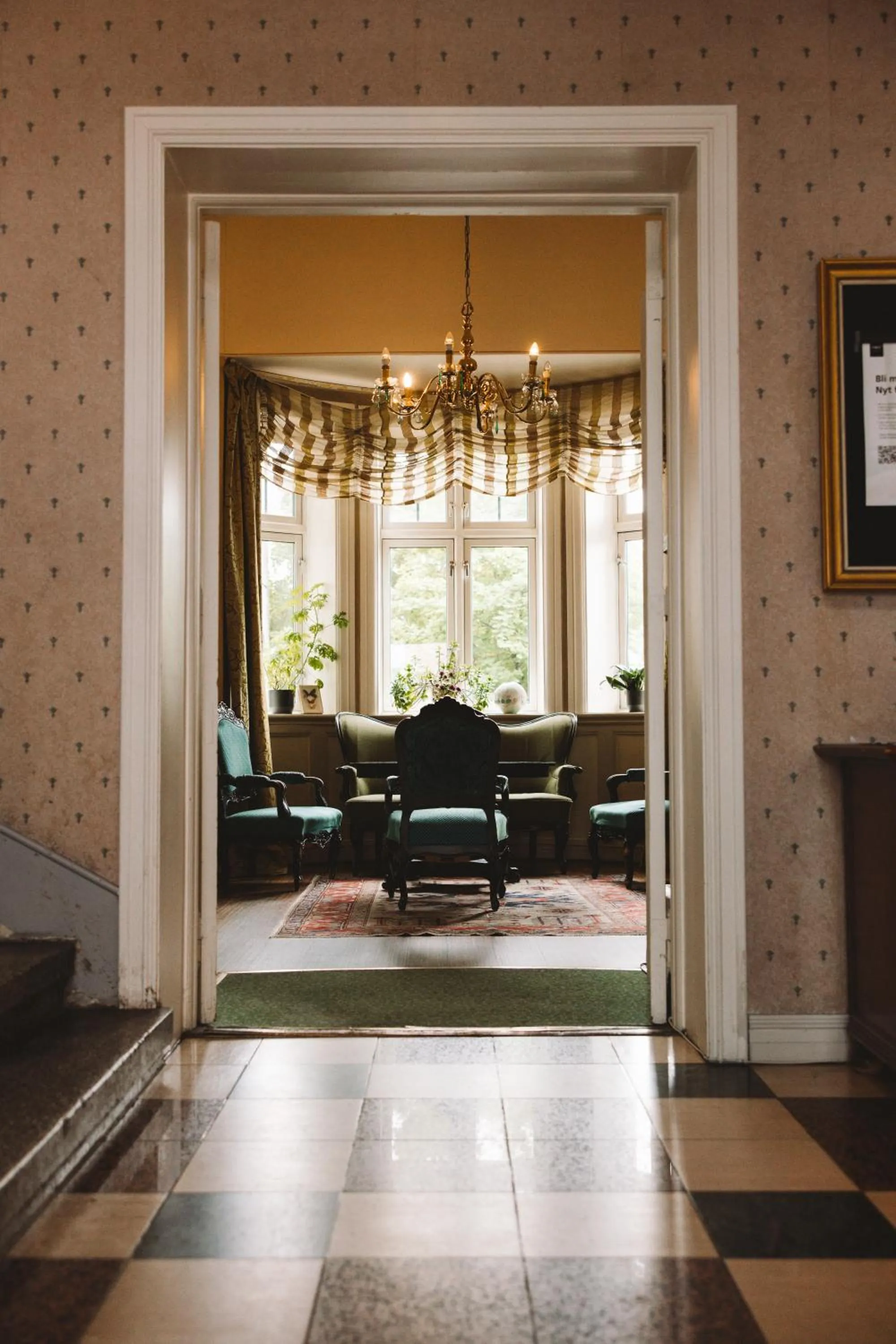Communal lounge/ TV room in Hotel Breiseth