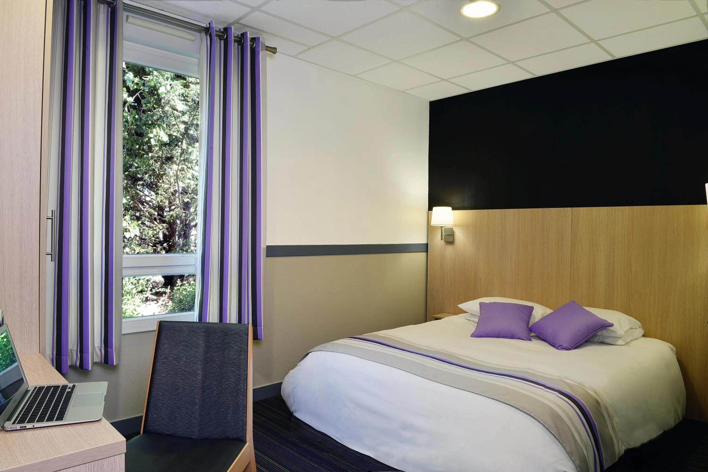 Photo of the whole room, Bed in The Originals City, Clos de l'Orgerie ,Château Gonthier