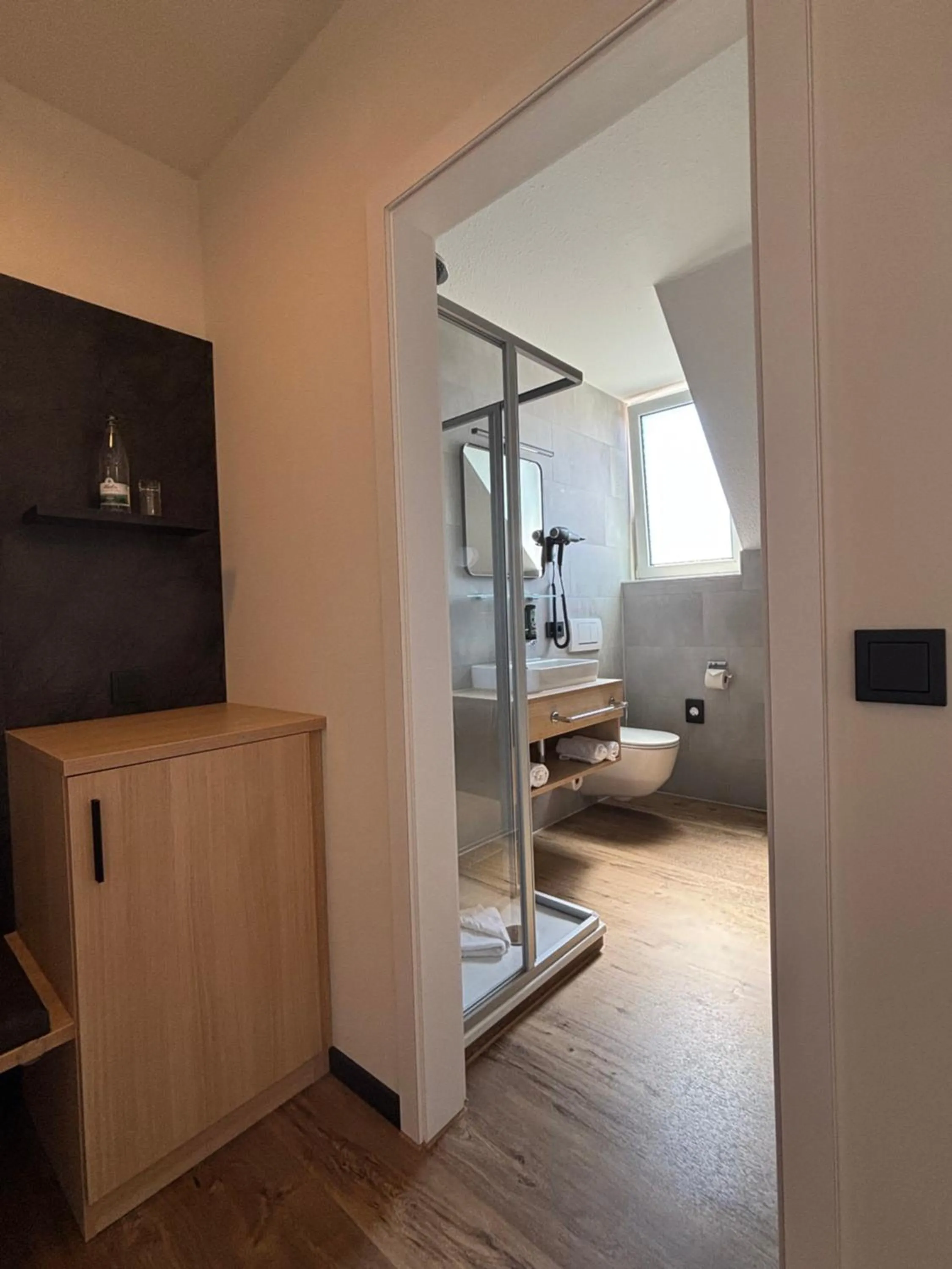 Bathroom, Bed in Hotel am Stadthaus