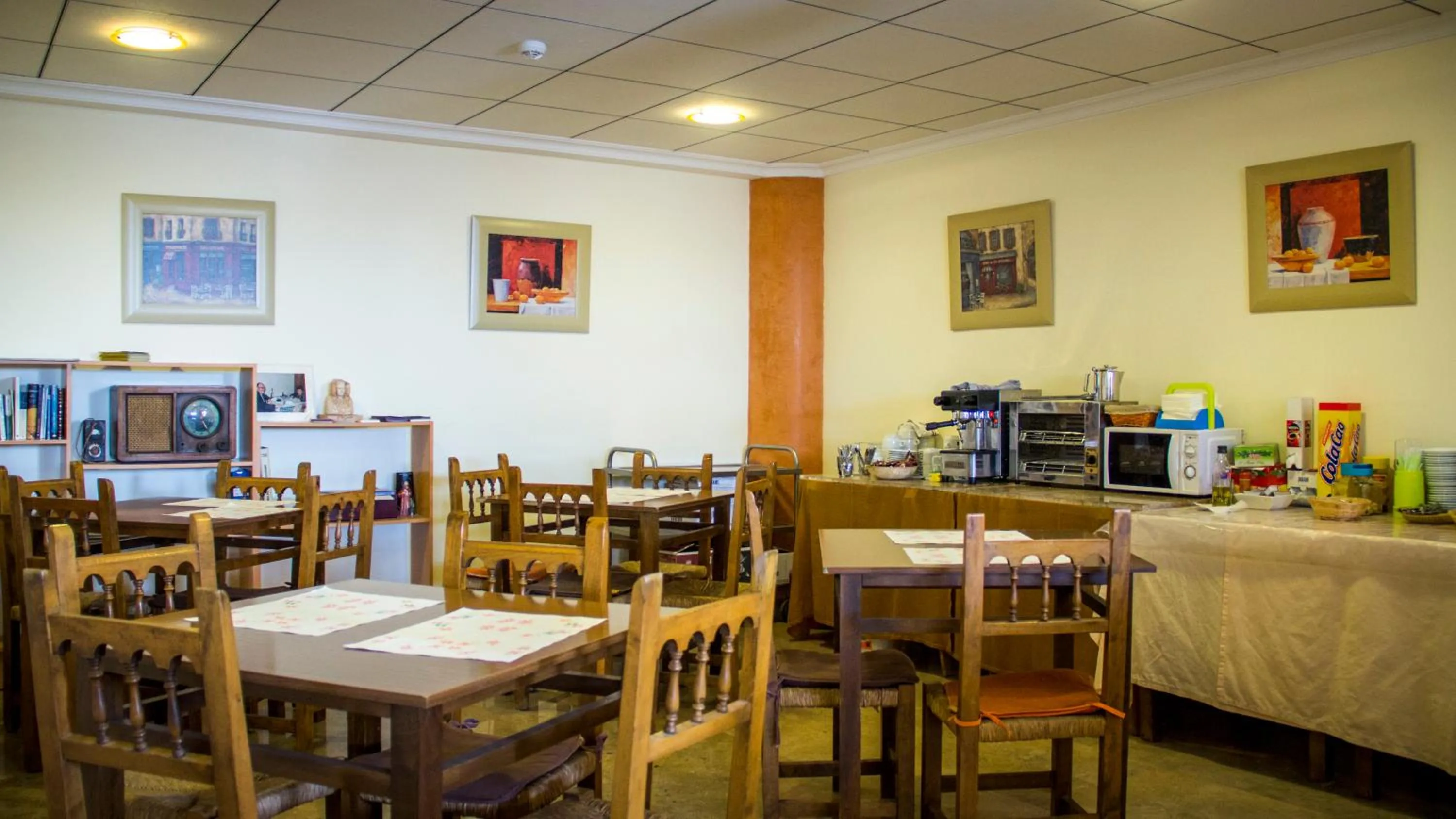 Lounge or bar in Hostal Meseguer