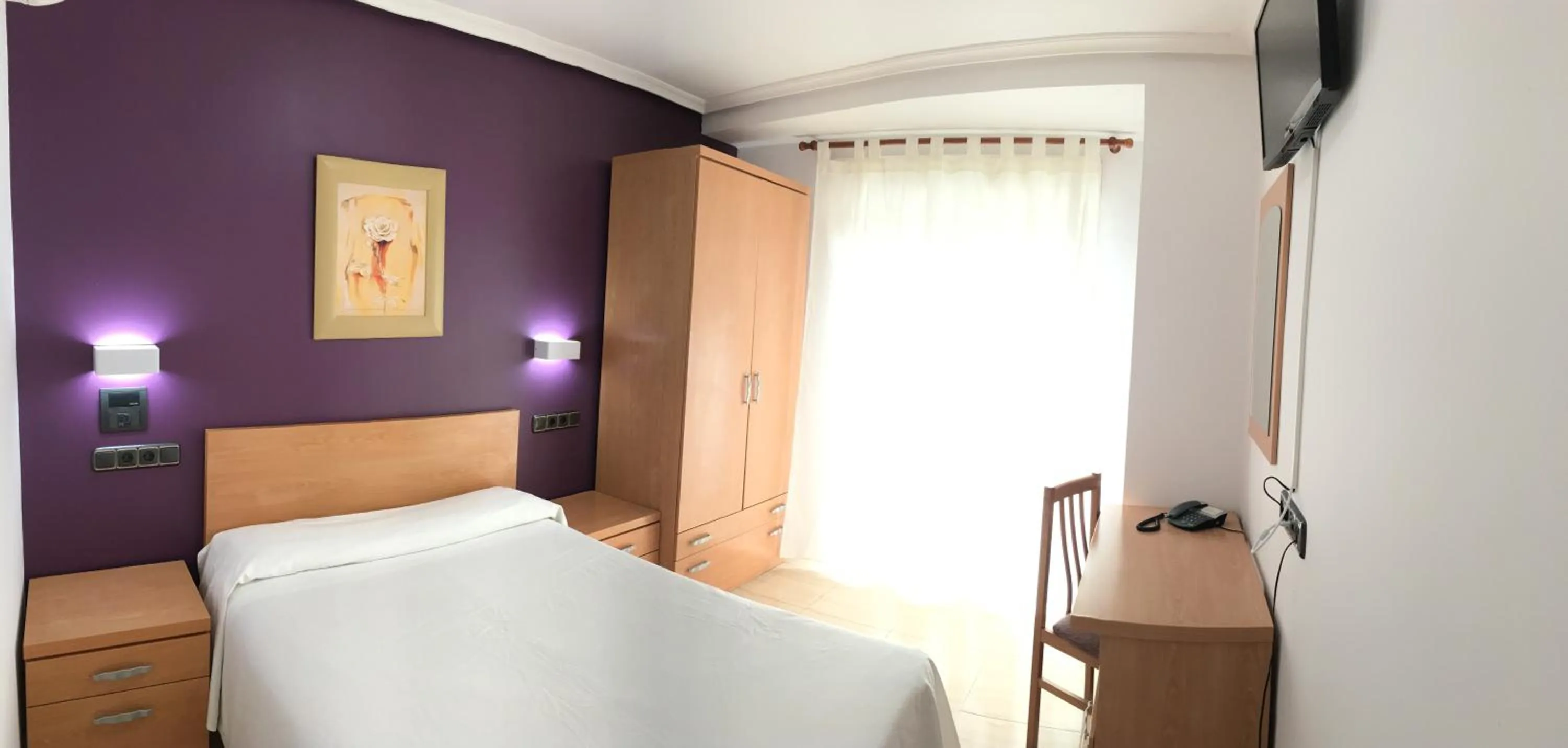 Bed in Hostal Meseguer