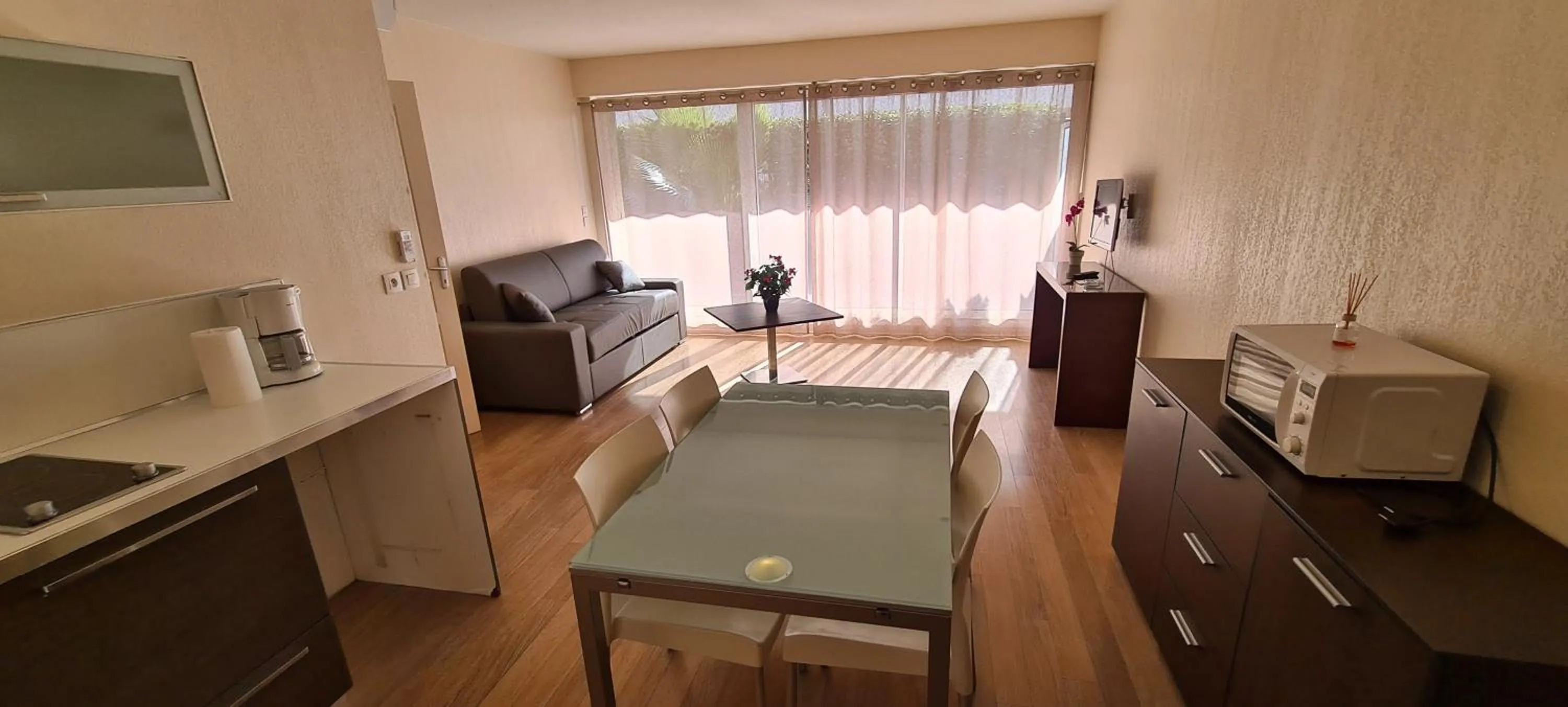 Communal lounge/ TV room in Residence Syracuse